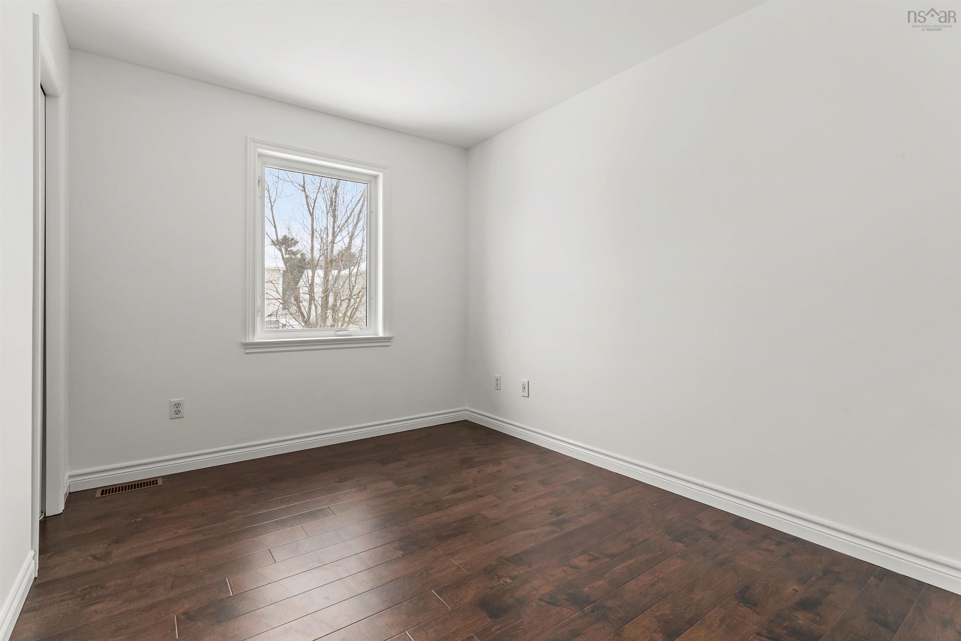 $449,900.00: 7 Chinook Court, Dartmouth
