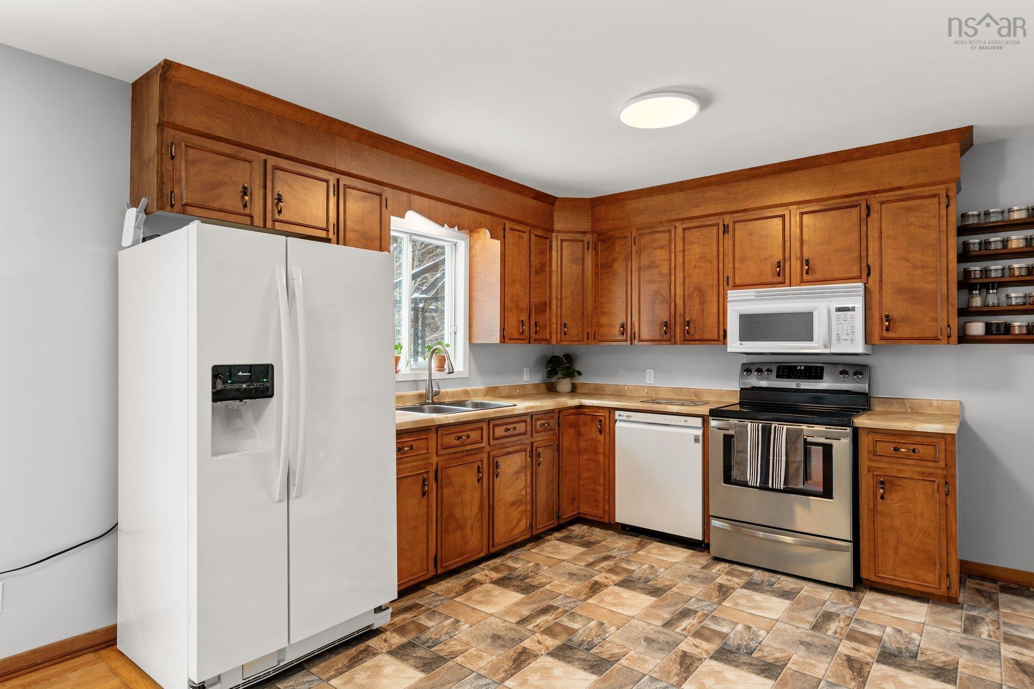 $499,900.00: 222 Old Trunk 3 Highway, East Chester