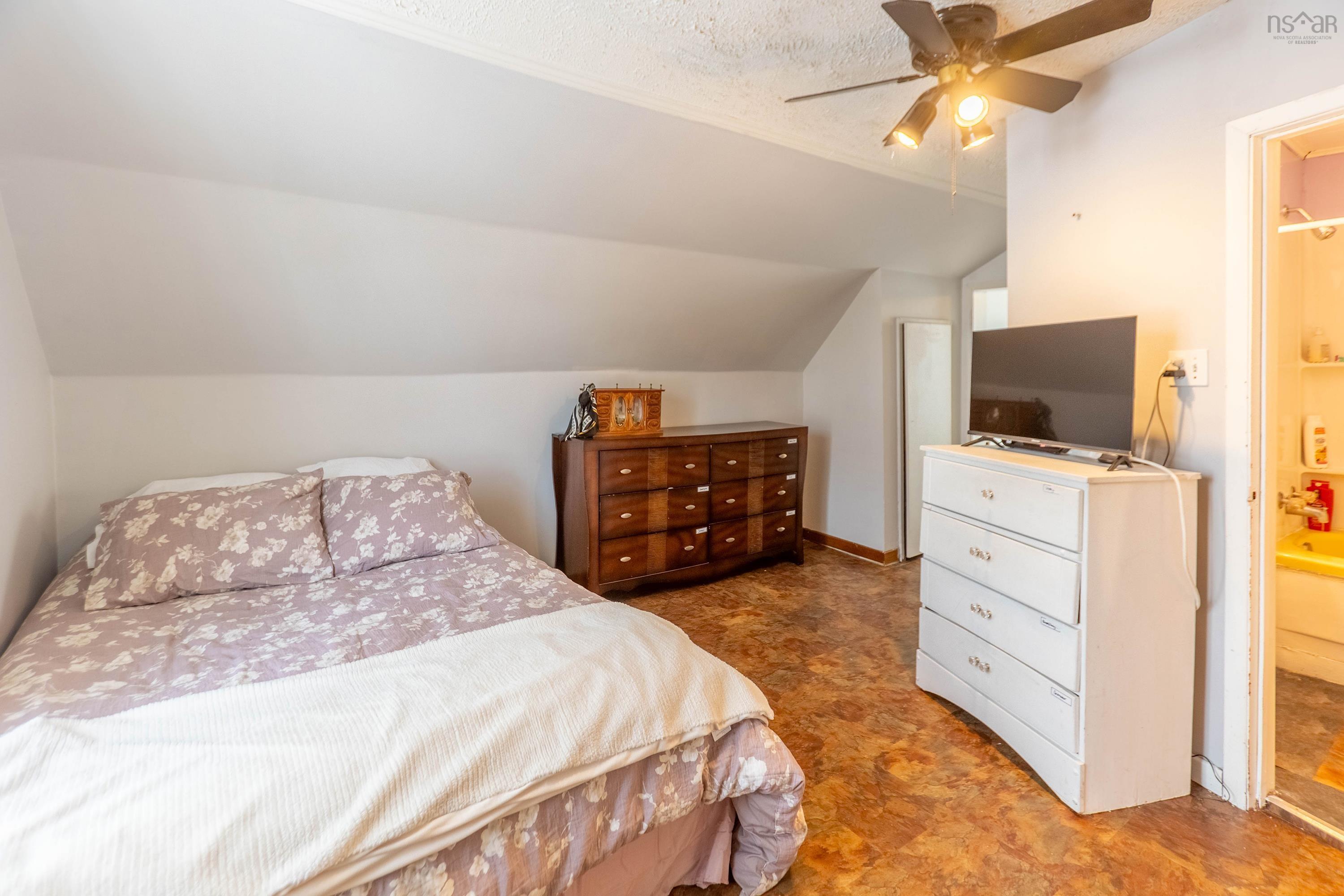 $154,900.00: 33 Park Street, Amherst