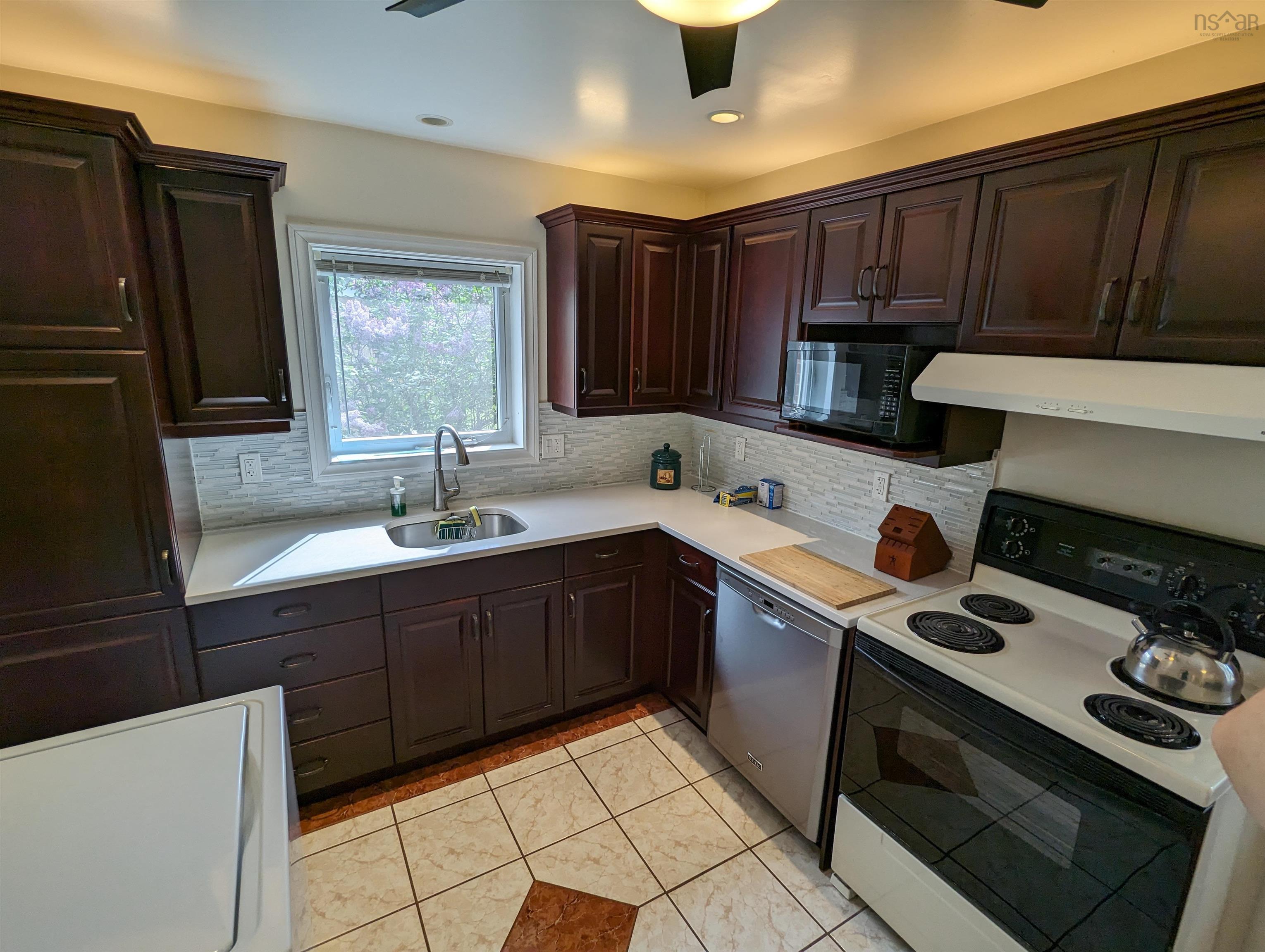 $530,000.00: 85/87 Pleasant Street, Wolfville