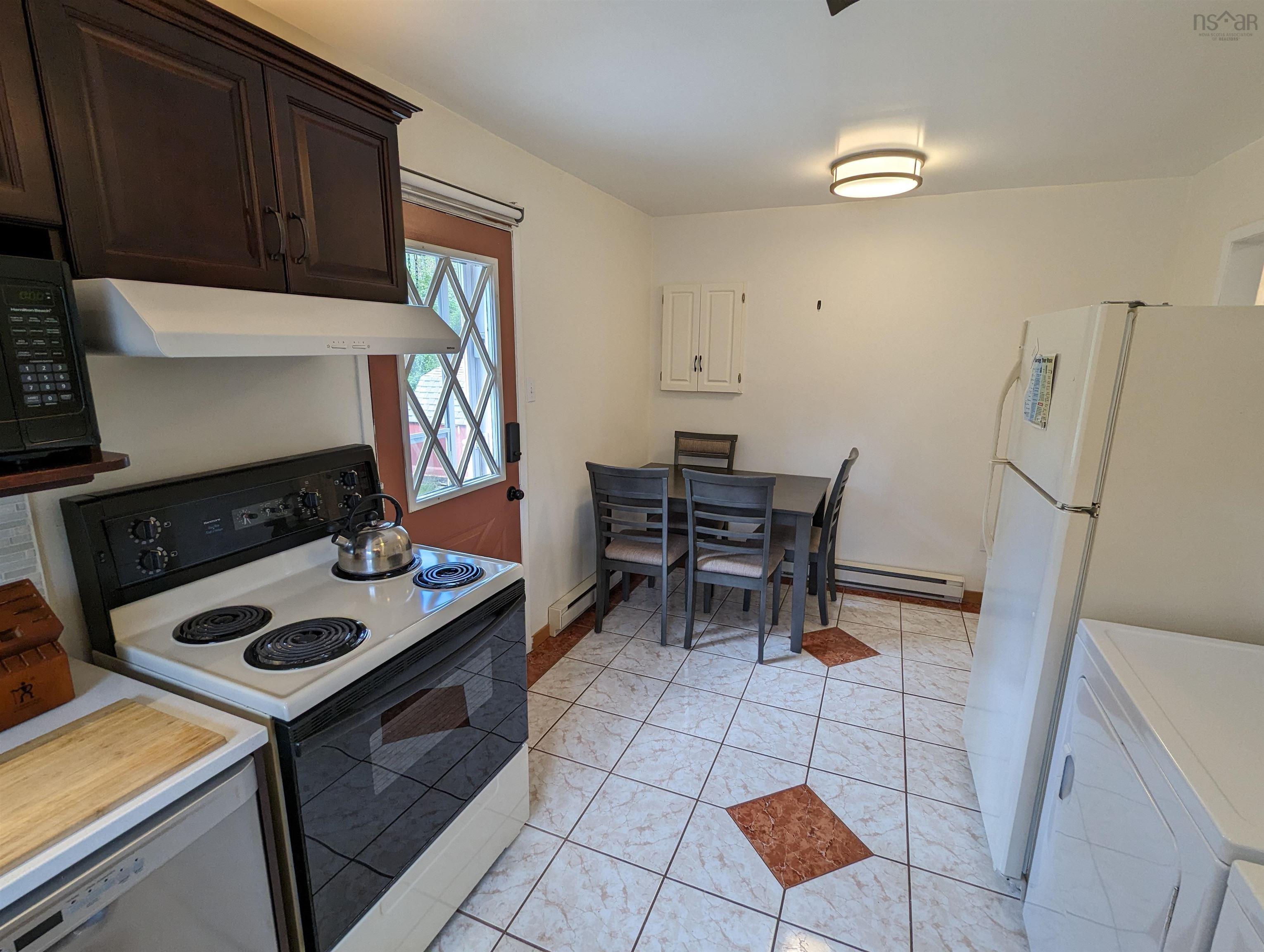 $530,000.00: 85/87 Pleasant Street, Wolfville
