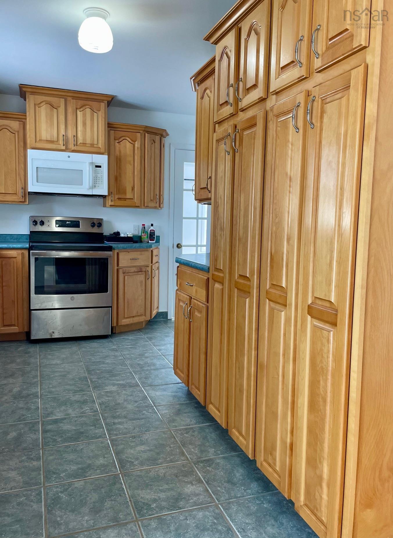 $375,000.00: 60 North Side Road, Riverport