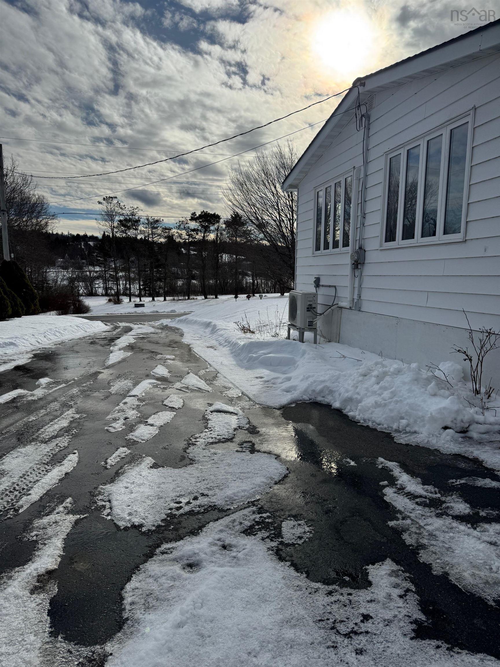 $375,000.00: 60 North Side Road, Riverport