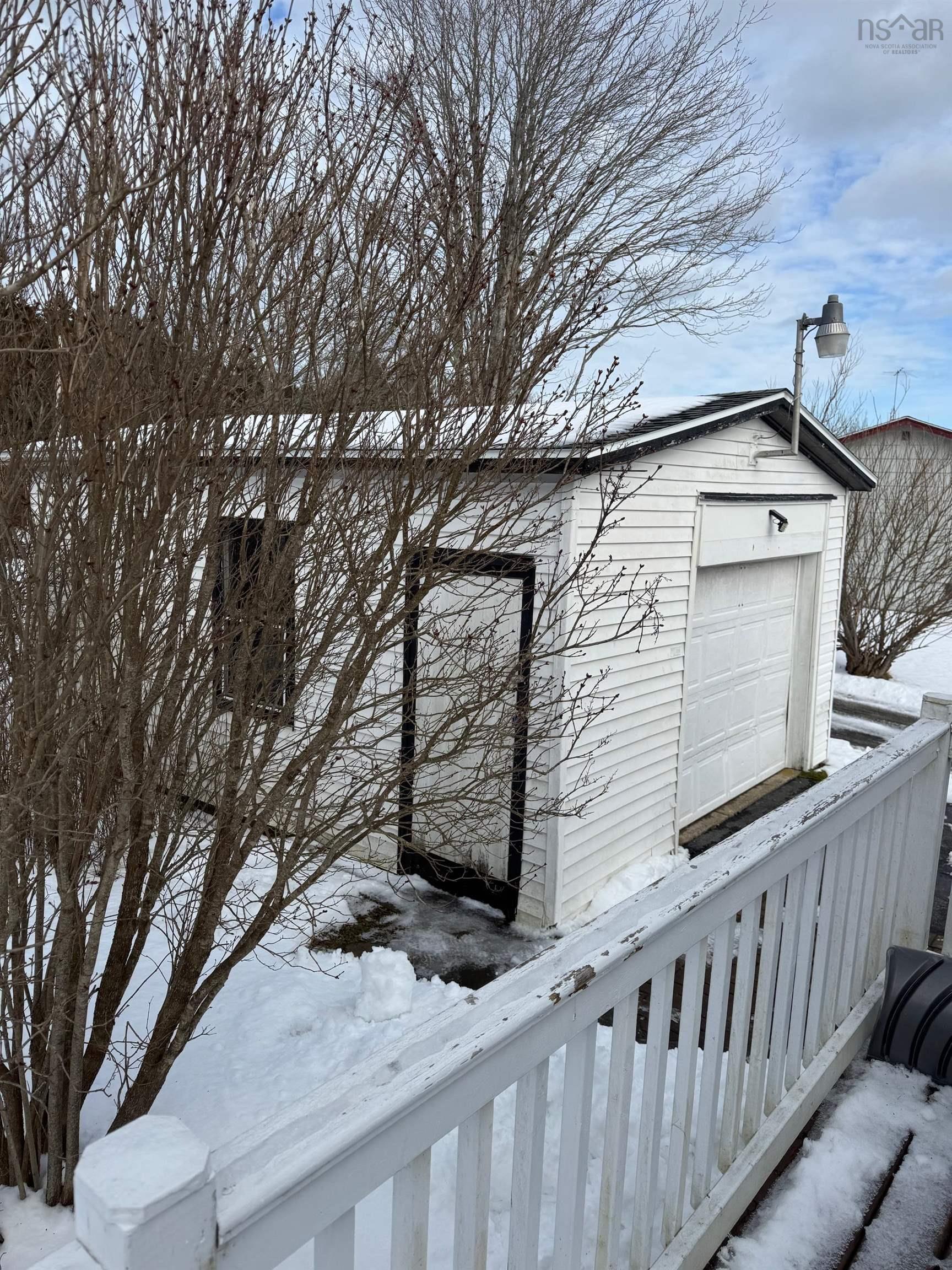 $375,000.00: 60 North Side Road, Riverport