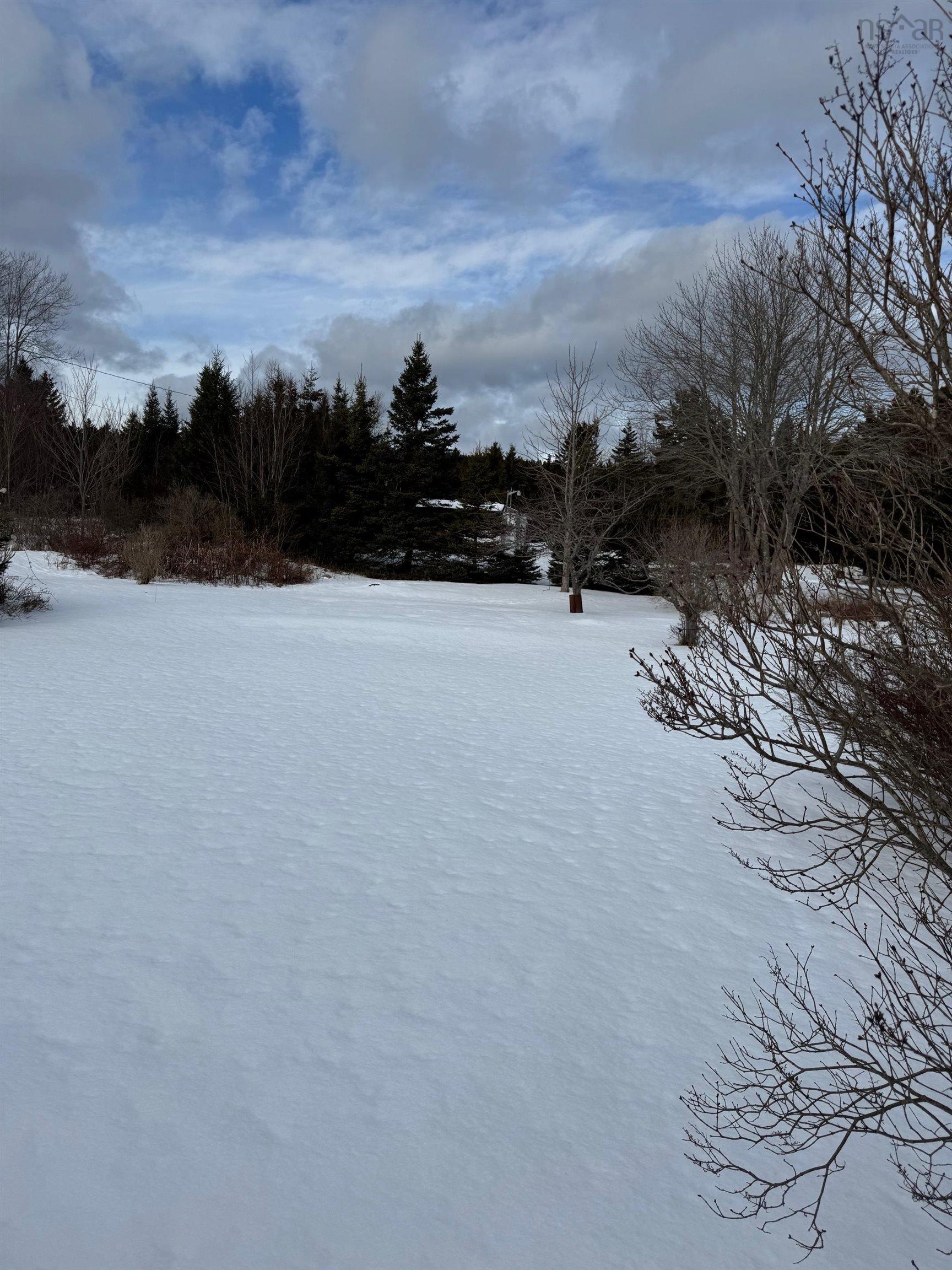 $375,000.00: 60 North Side Road, Riverport