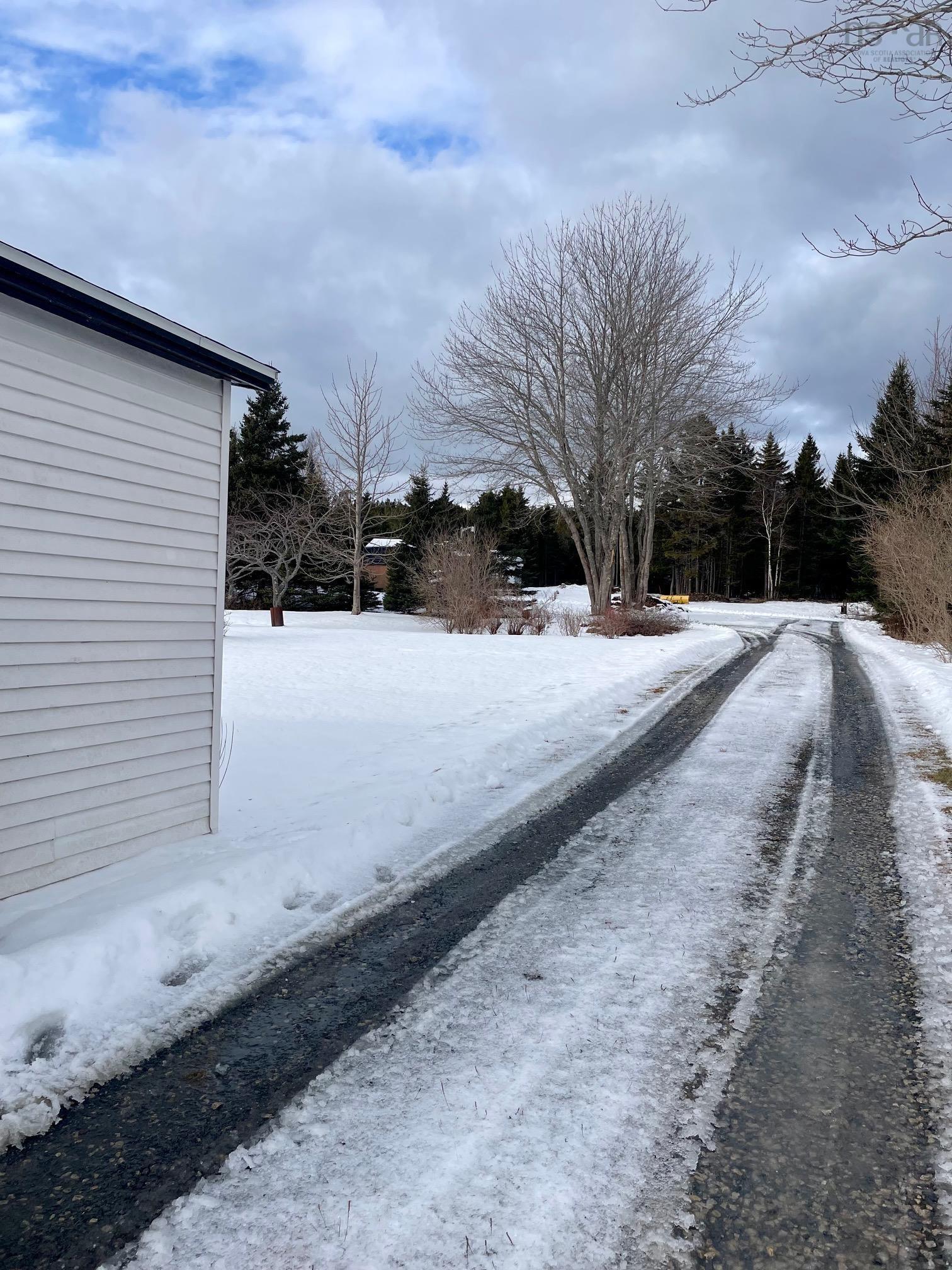 $375,000.00: 60 North Side Road, Riverport