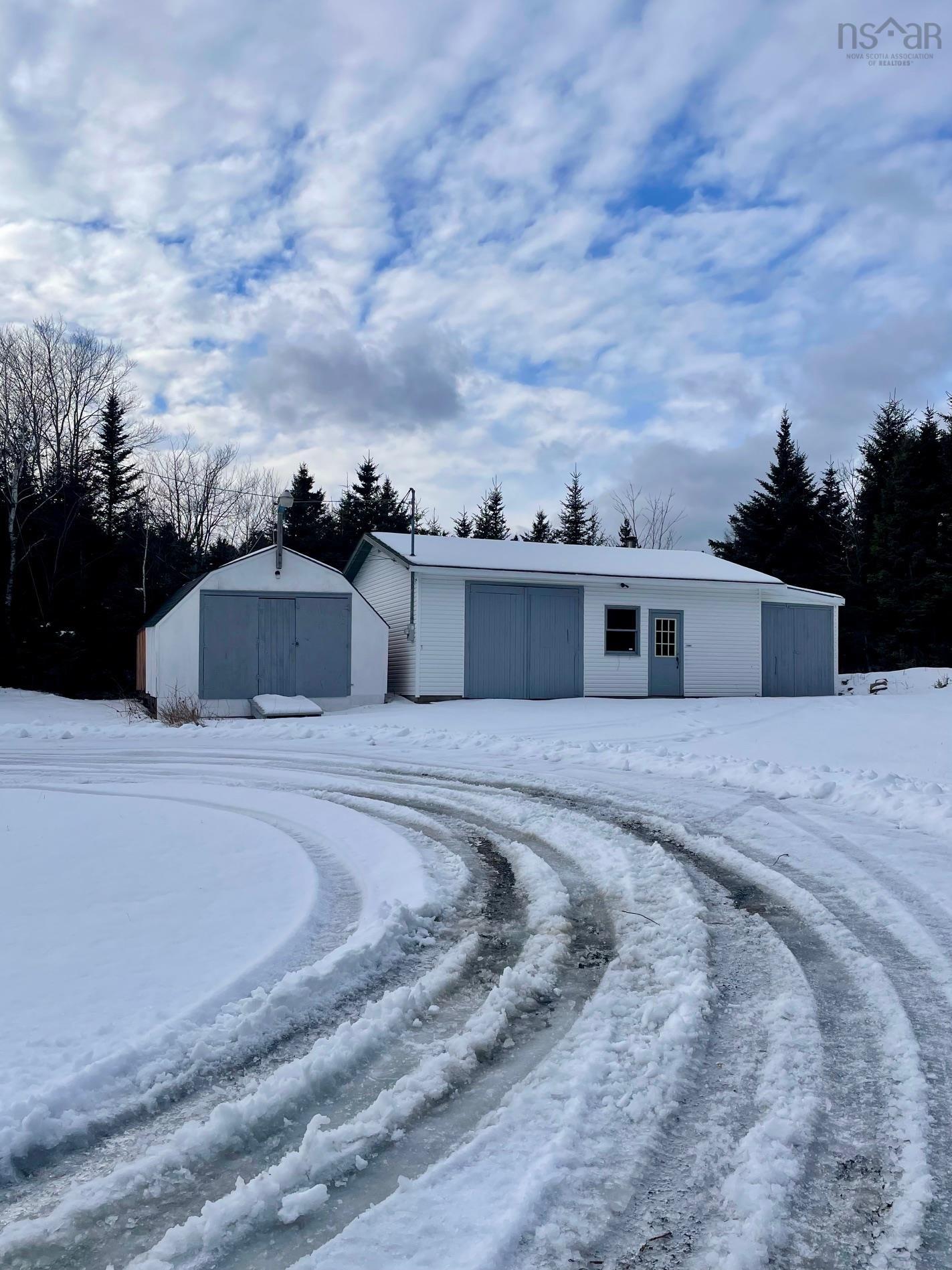 $375,000.00: 60 North Side Road, Riverport