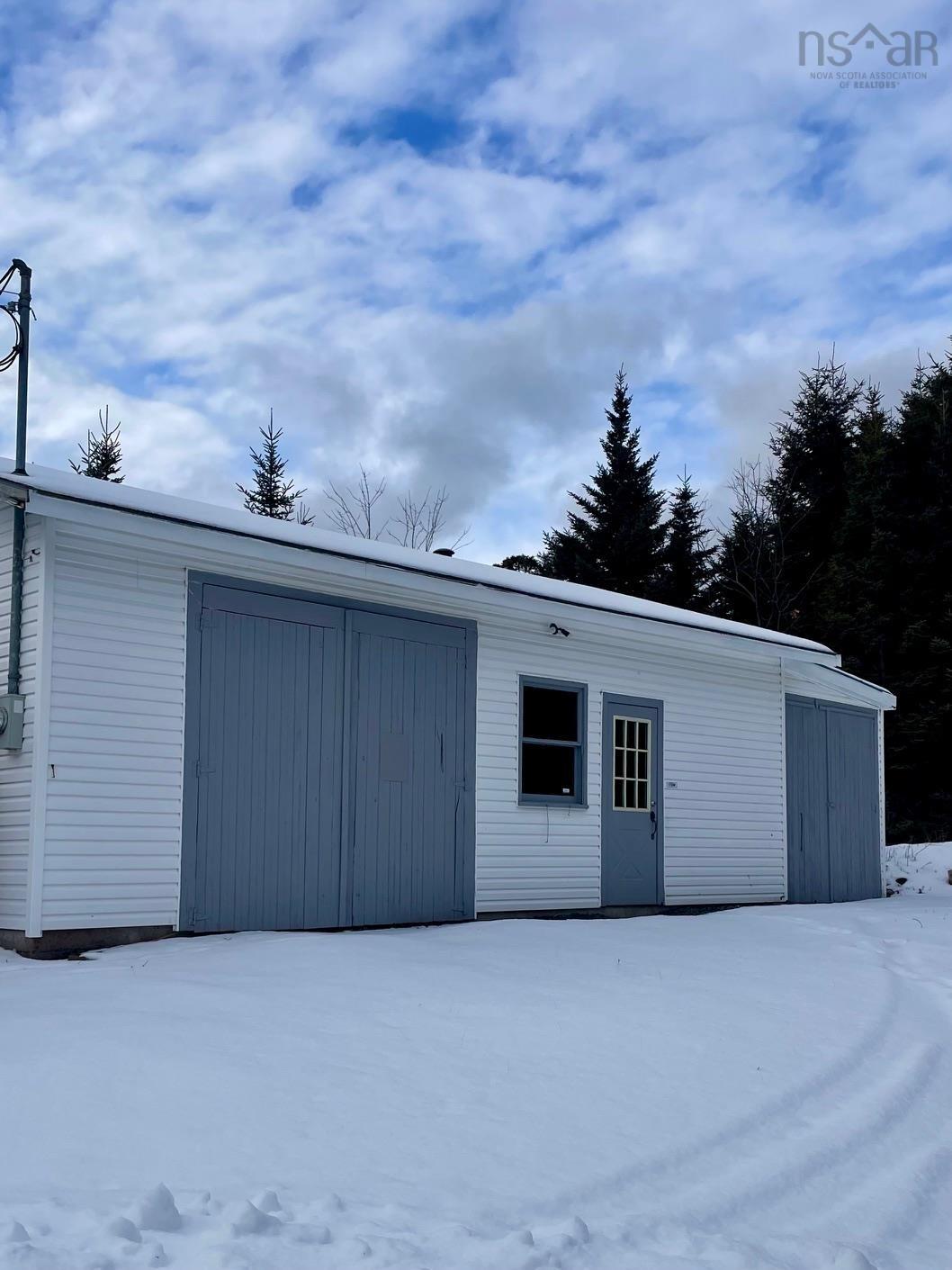 $375,000.00: 60 North Side Road, Riverport