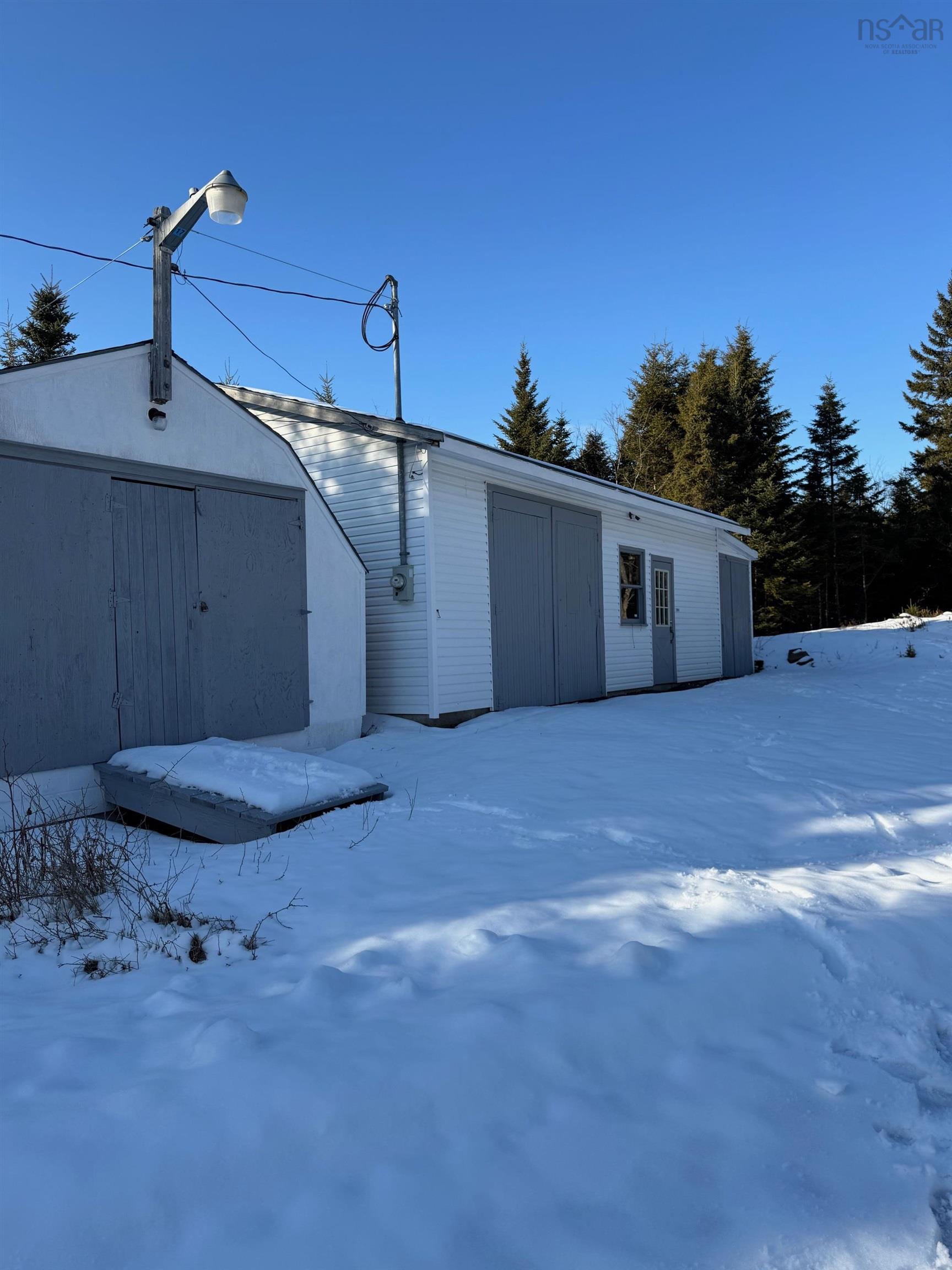 $375,000.00: 60 North Side Road, Riverport