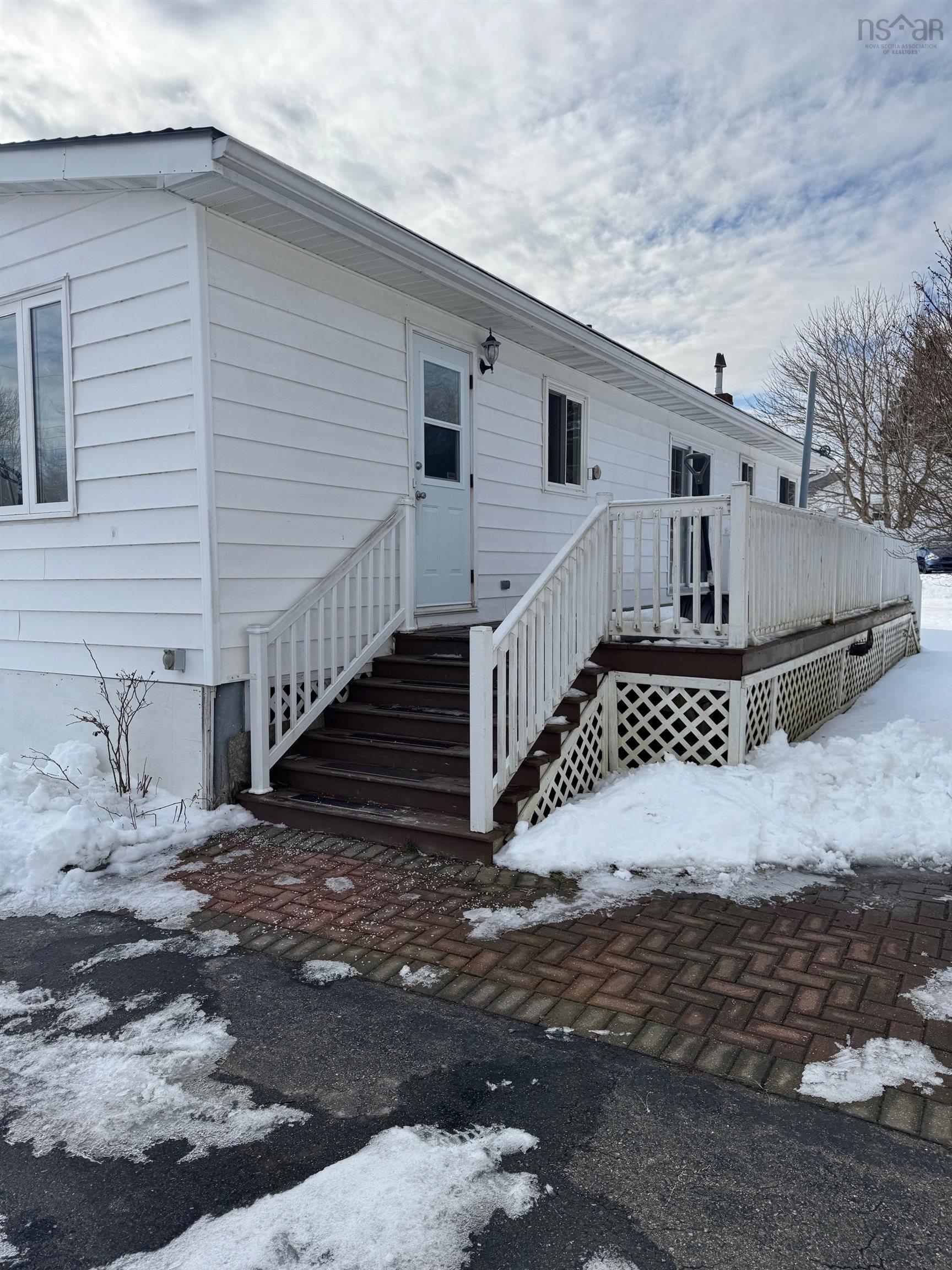 $375,000.00: 60 North Side Road, Riverport