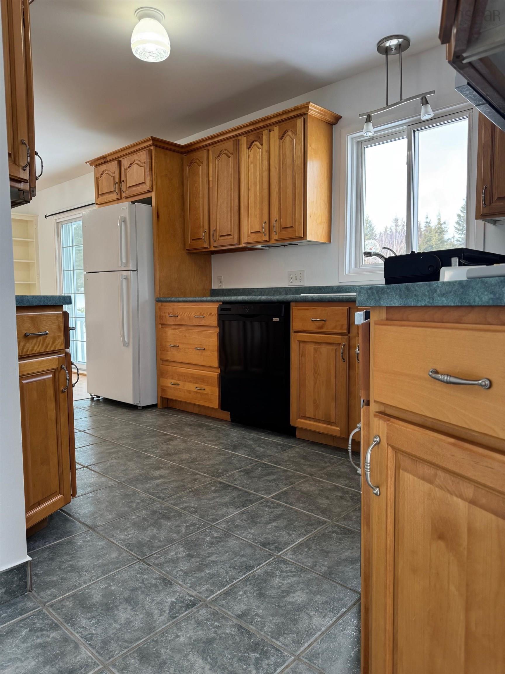 $375,000.00: 60 North Side Road, Riverport