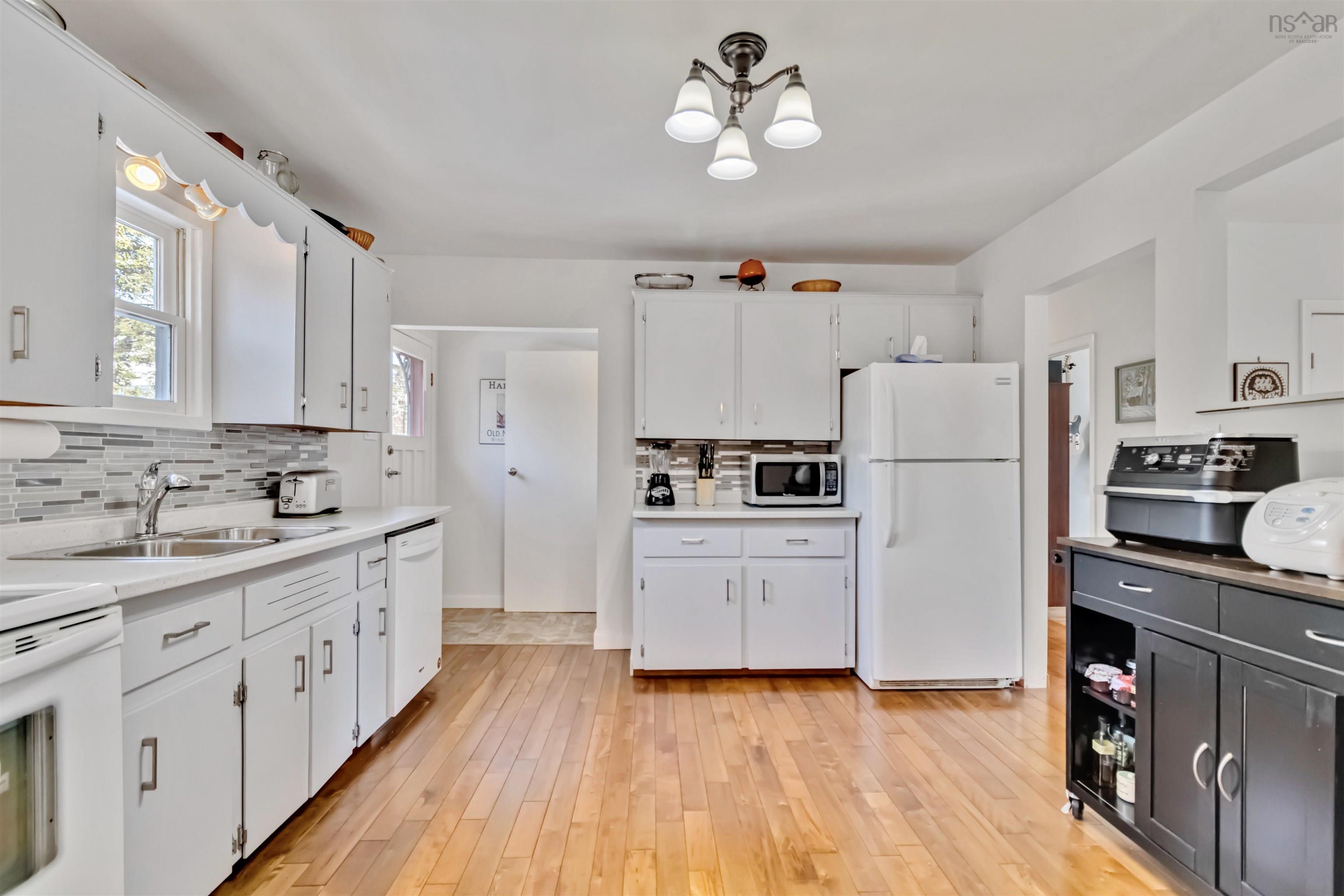 $395,000.00: 46 Highway 3, Hubbards