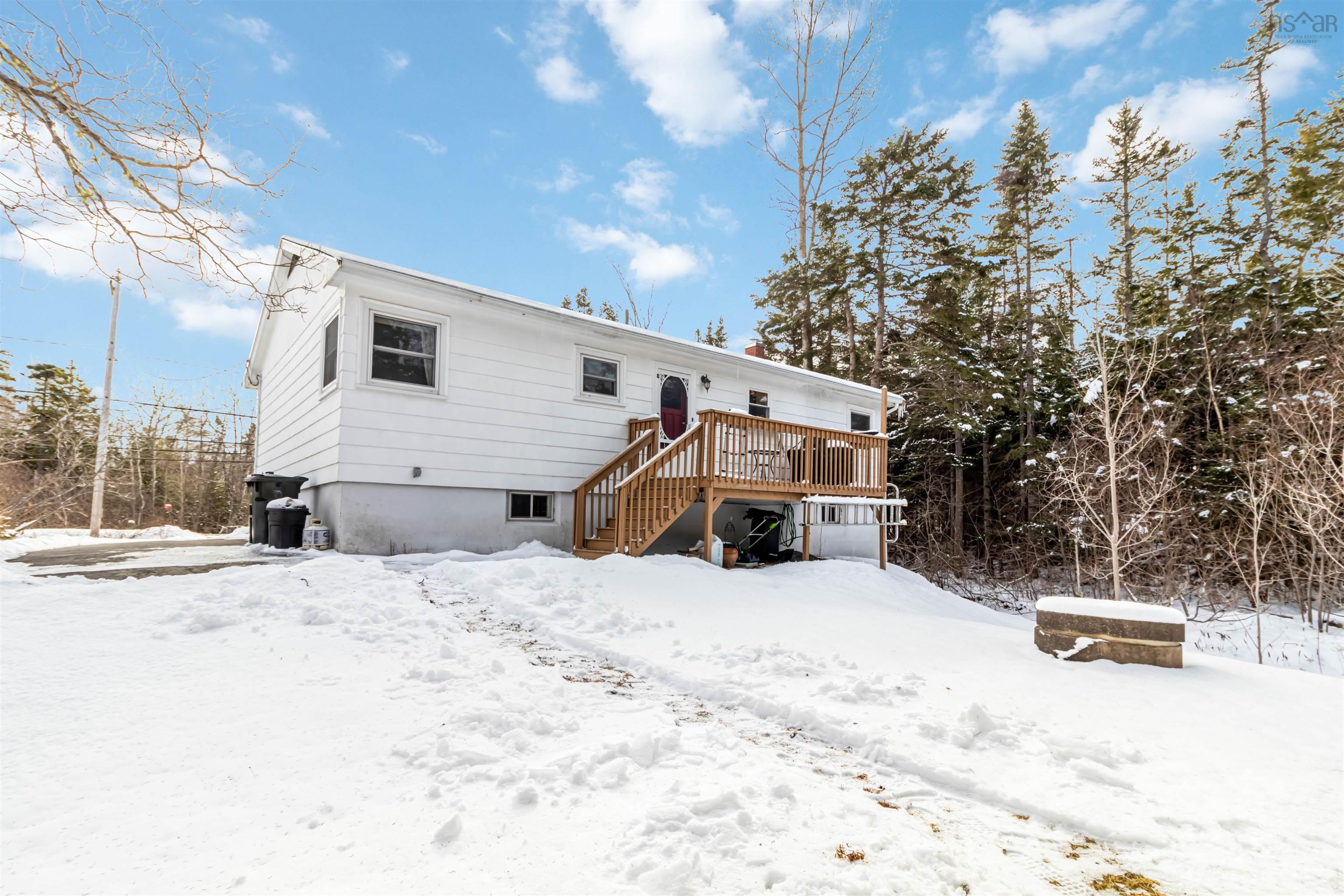 $395,000.00: 46 Highway 3, Hubbards