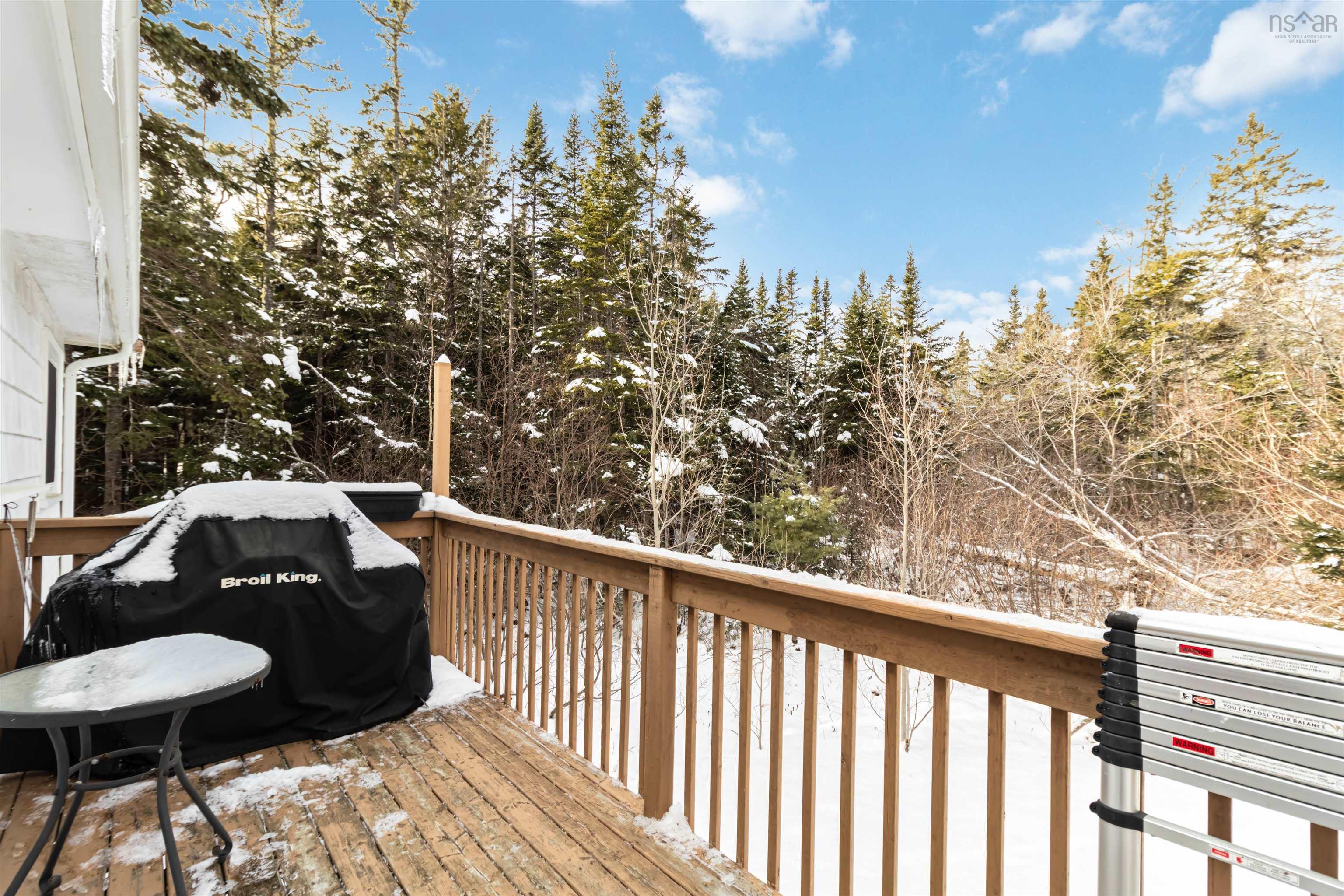 $395,000.00: 46 Highway 3, Hubbards