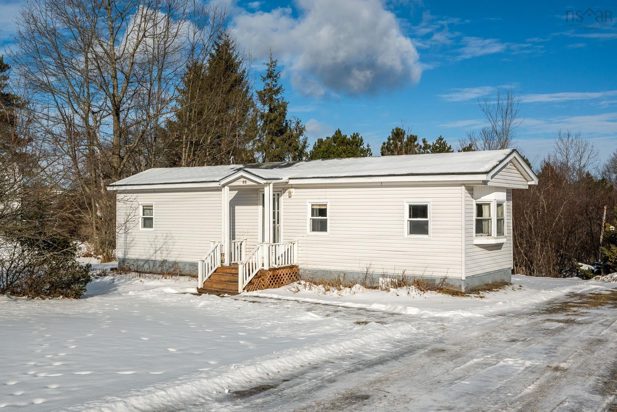 $175,000.00: 88 Falmouth Back Road, Falmouth