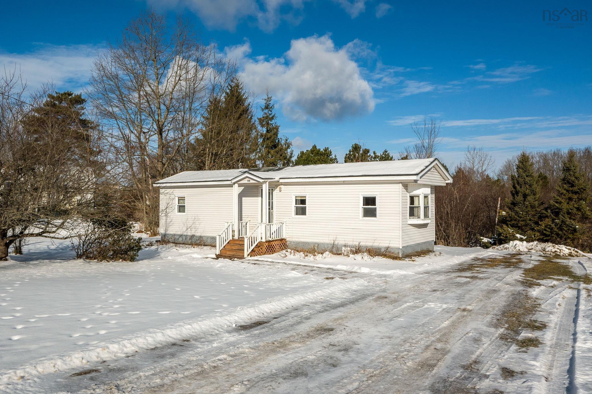 $175,000.00: 88 Falmouth Back Road, Falmouth