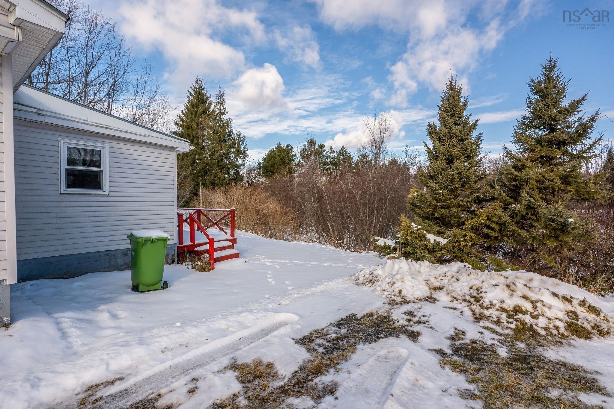 $175,000.00: 88 Falmouth Back Road, Falmouth
