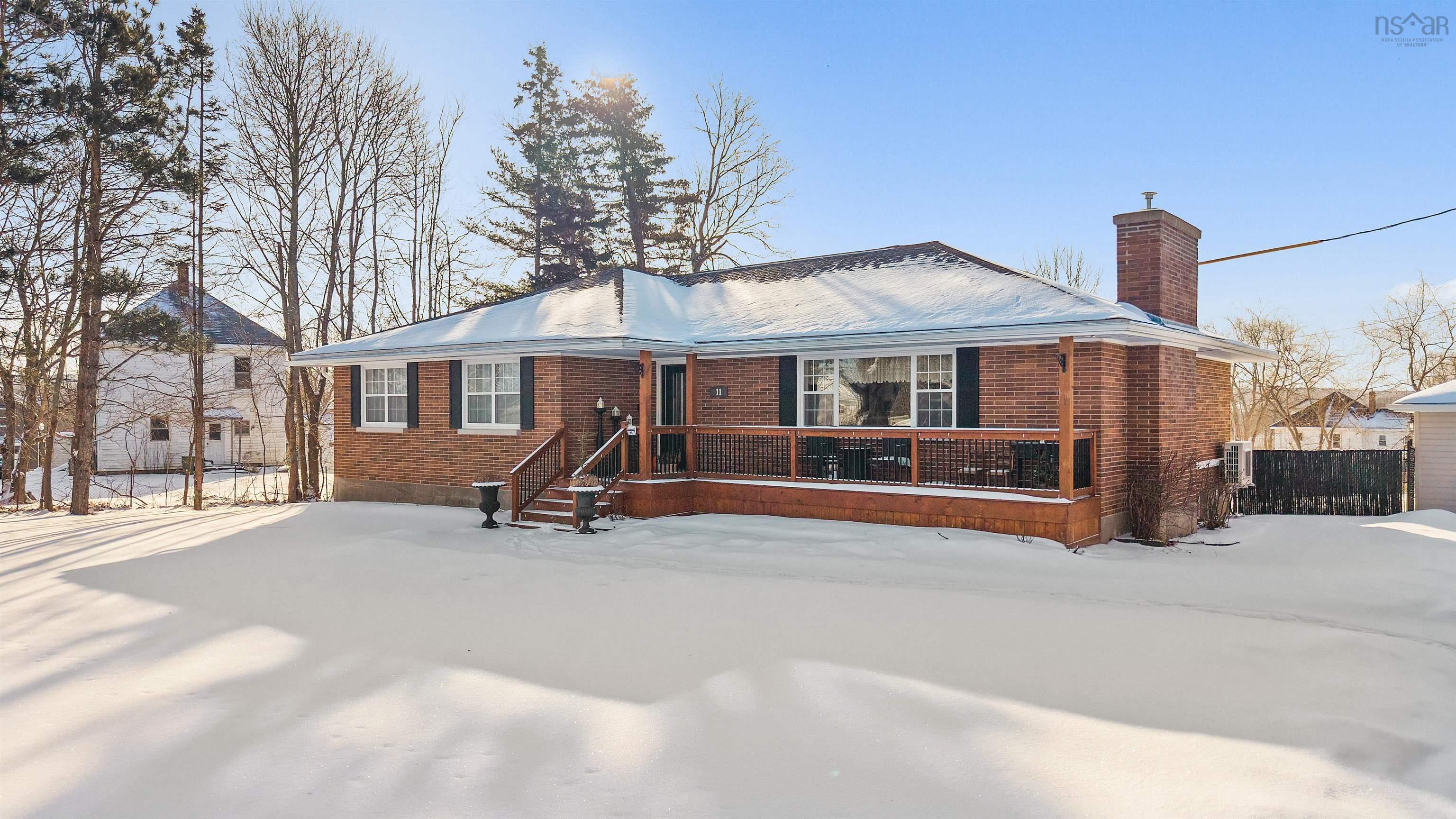 $529,900.00: 11 Claremont Avenue, Stellarton