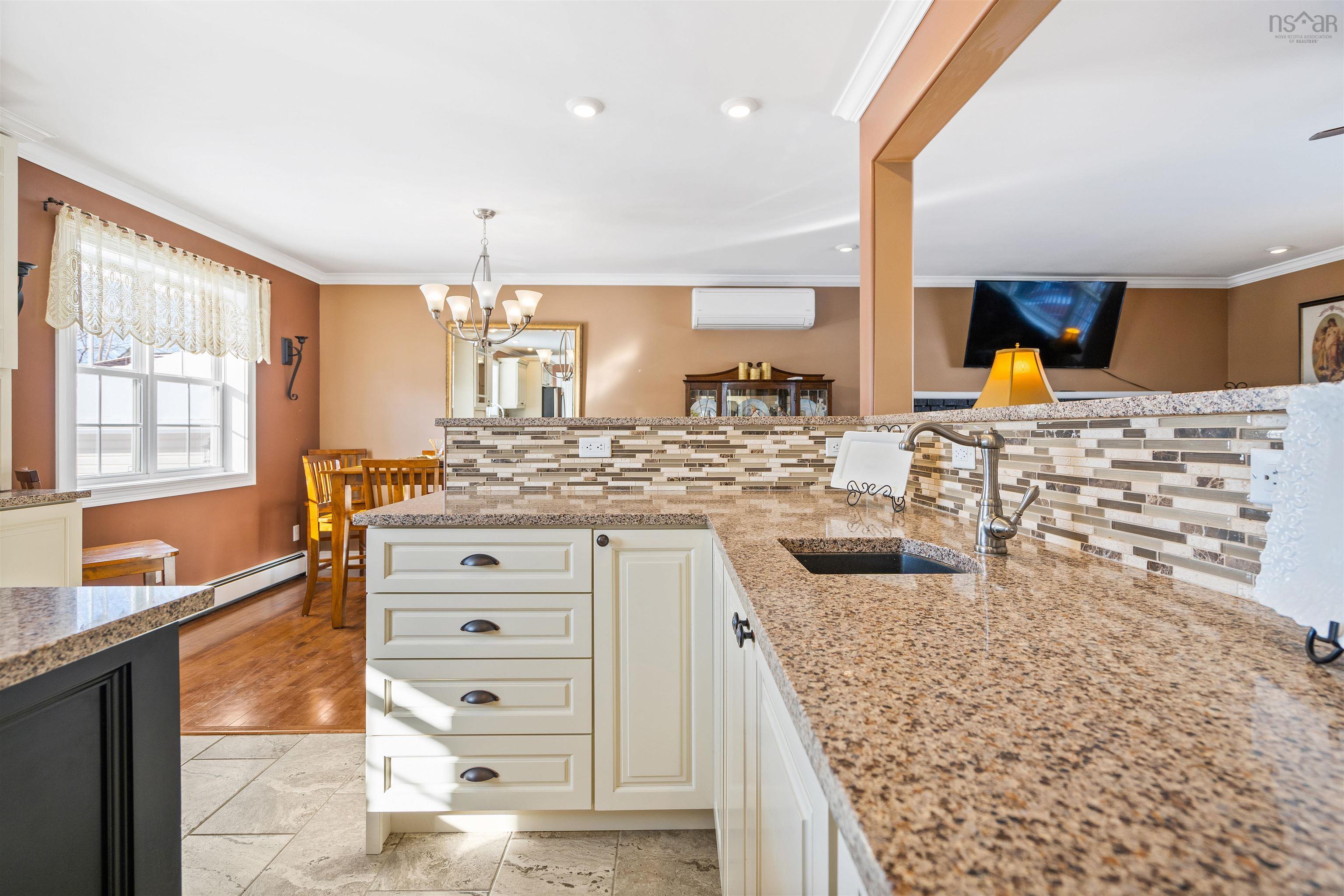 $529,900.00: 11 Claremont Avenue, Stellarton