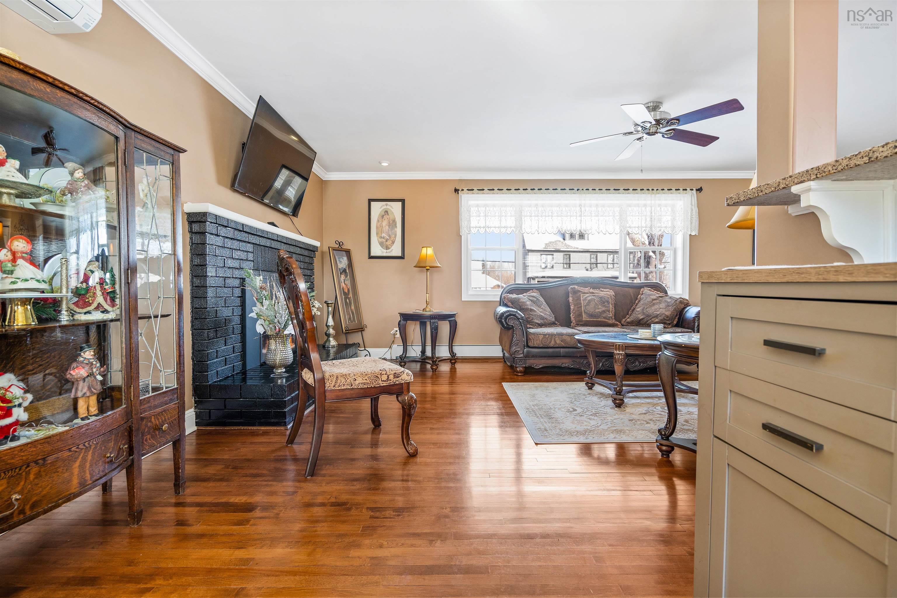 $529,900.00: 11 Claremont Avenue, Stellarton