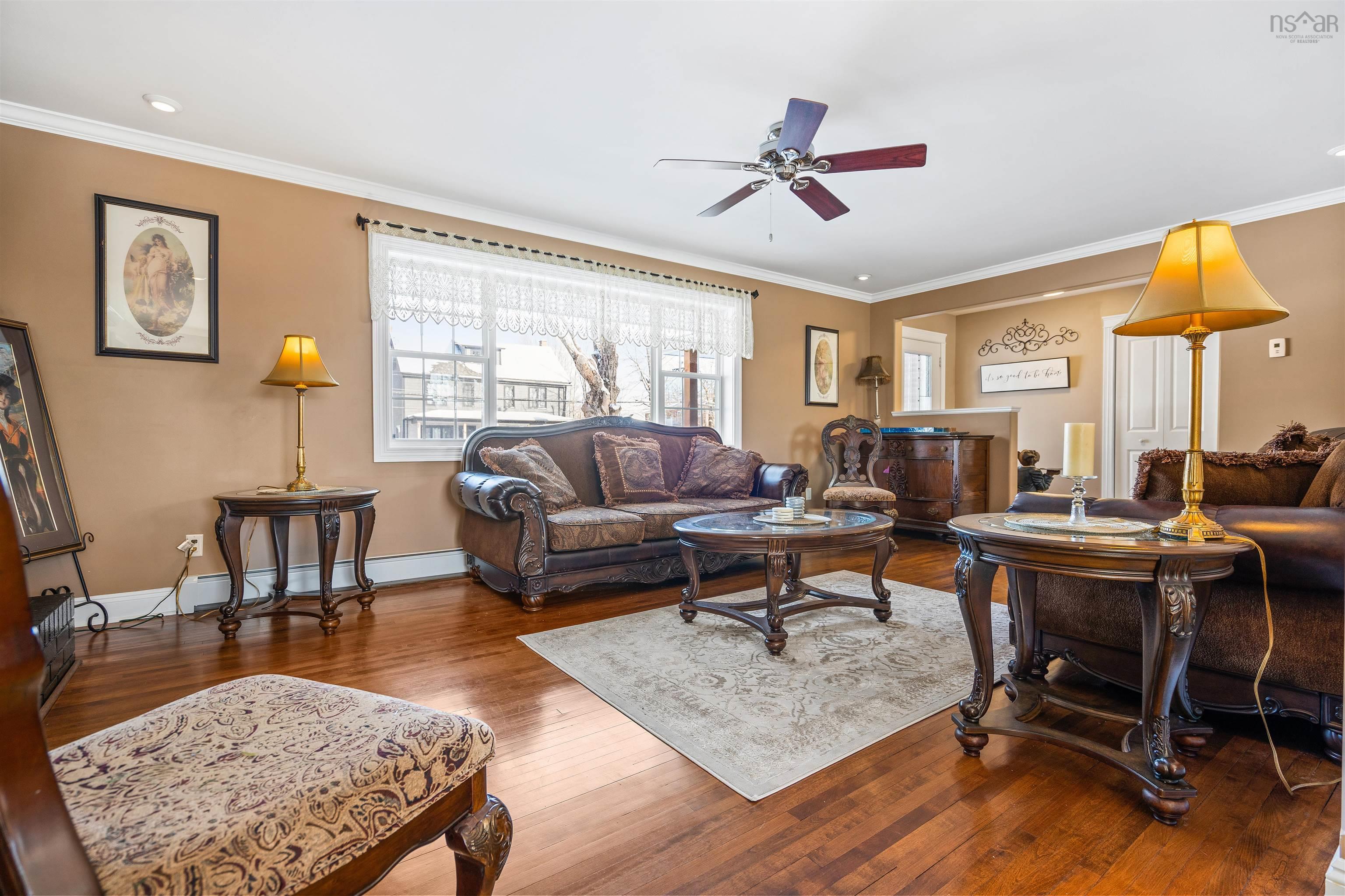 $529,900.00: 11 Claremont Avenue, Stellarton