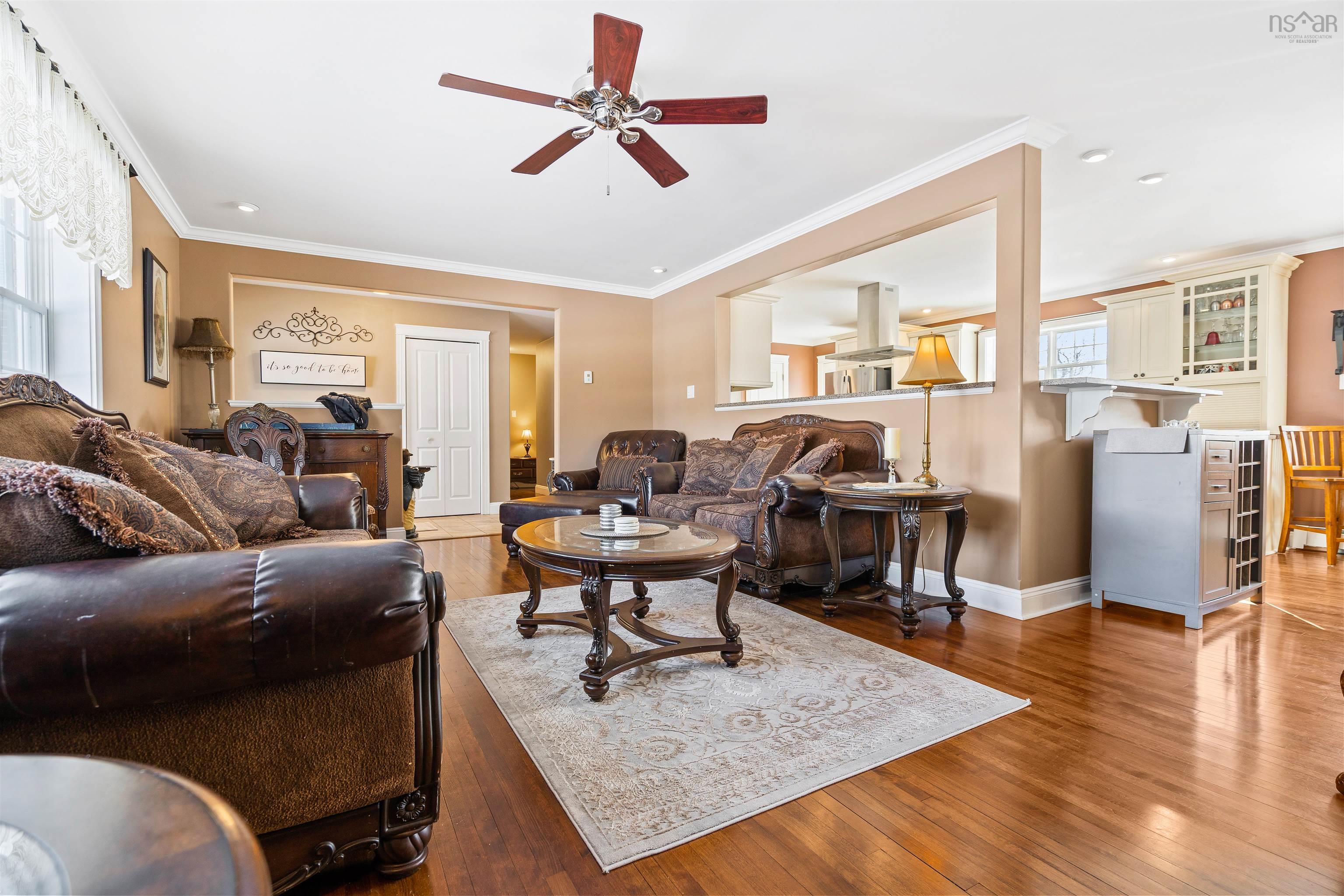 $529,900.00: 11 Claremont Avenue, Stellarton