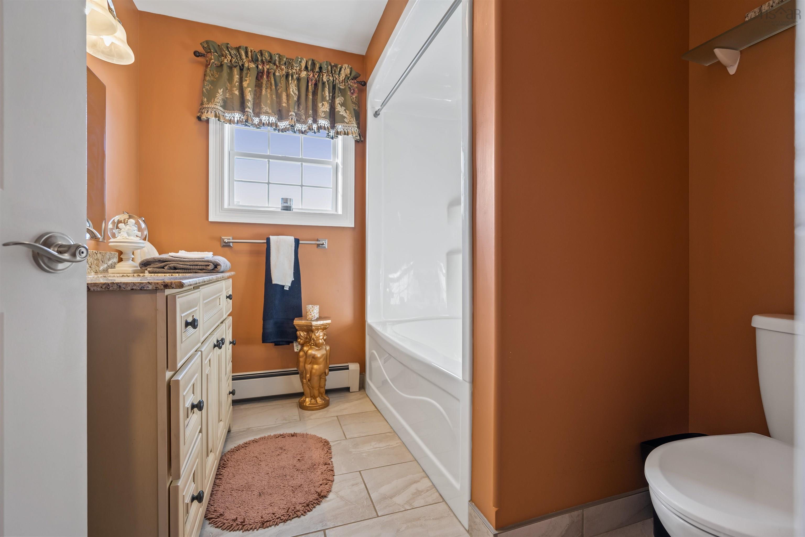$529,900.00: 11 Claremont Avenue, Stellarton