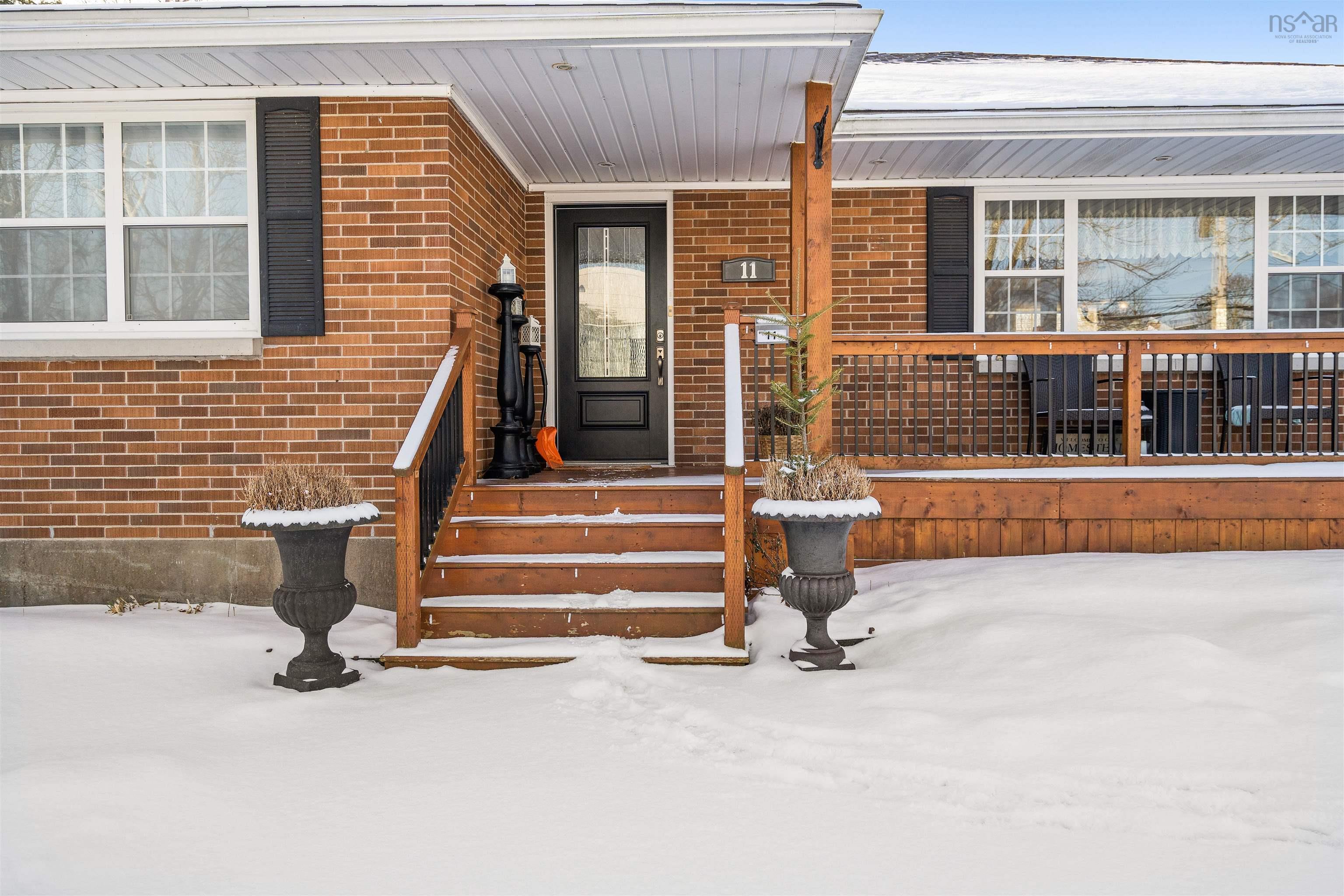 $529,900.00: 11 Claremont Avenue, Stellarton
