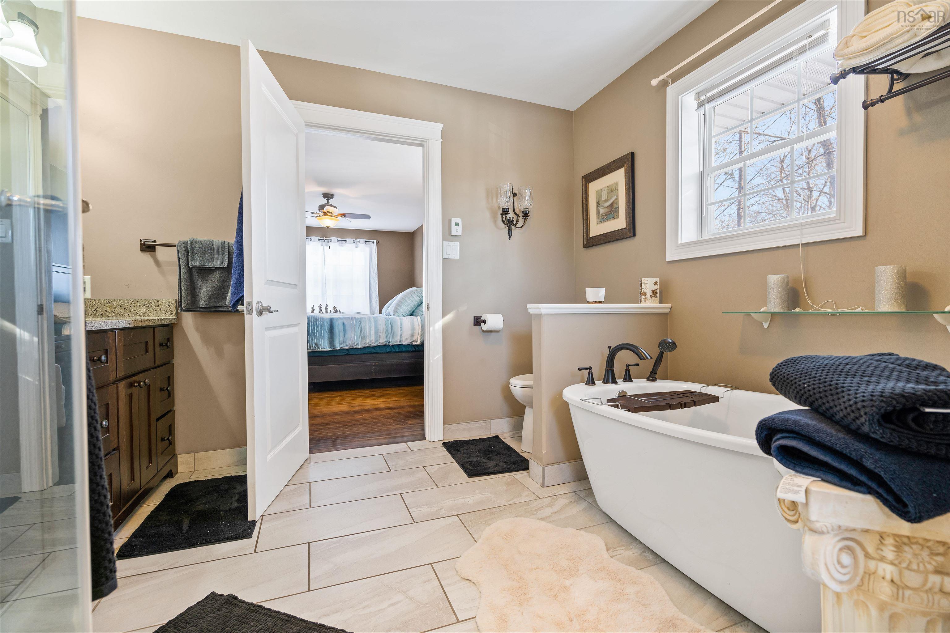 $529,900.00: 11 Claremont Avenue, Stellarton
