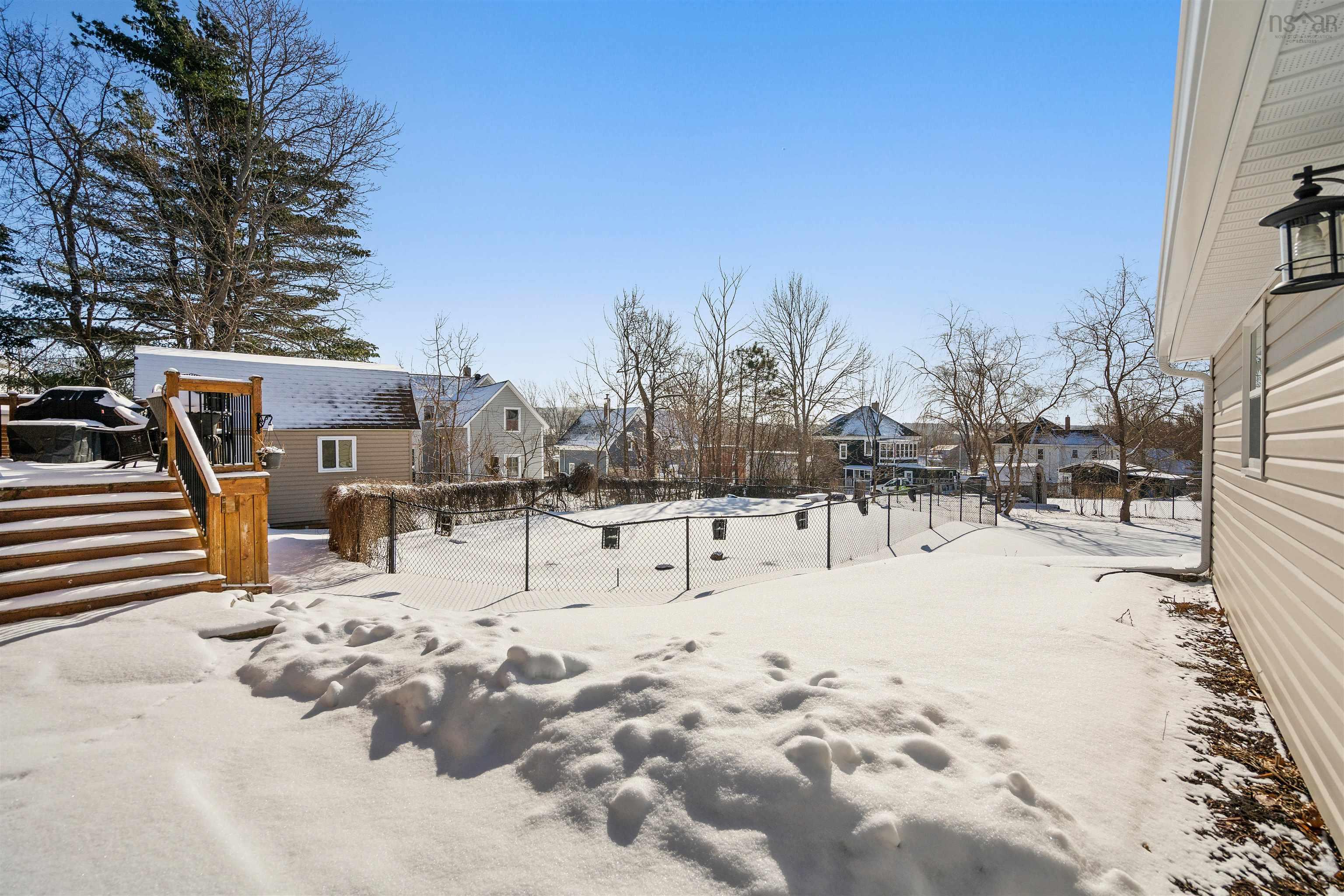 $529,900.00: 11 Claremont Avenue, Stellarton