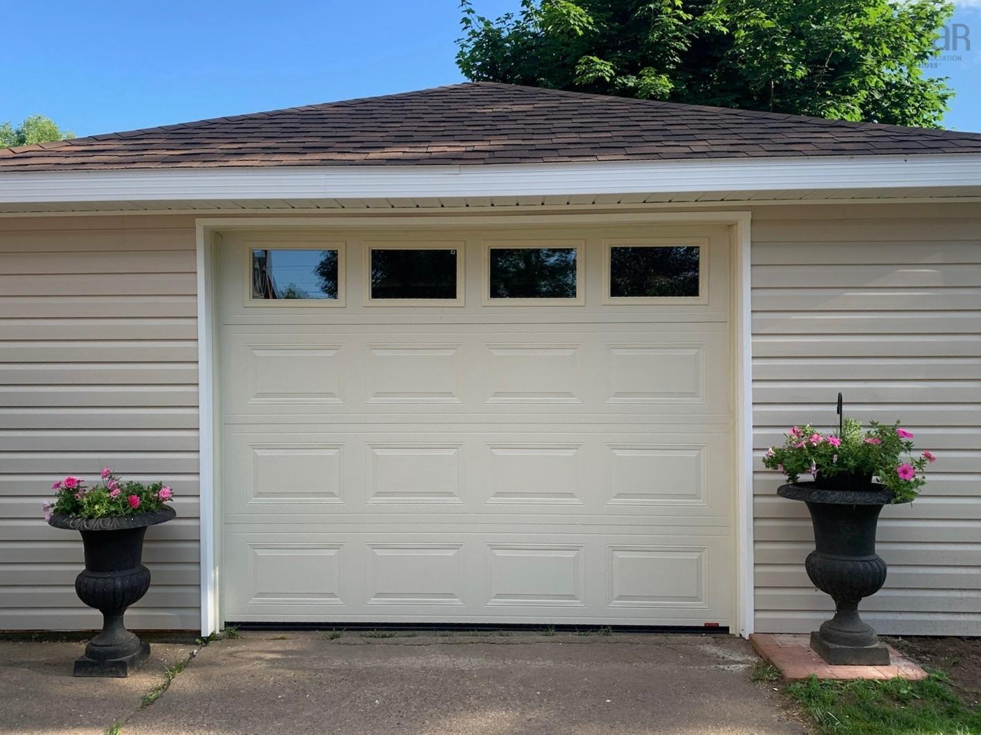 $529,900.00: 11 Claremont Avenue, Stellarton