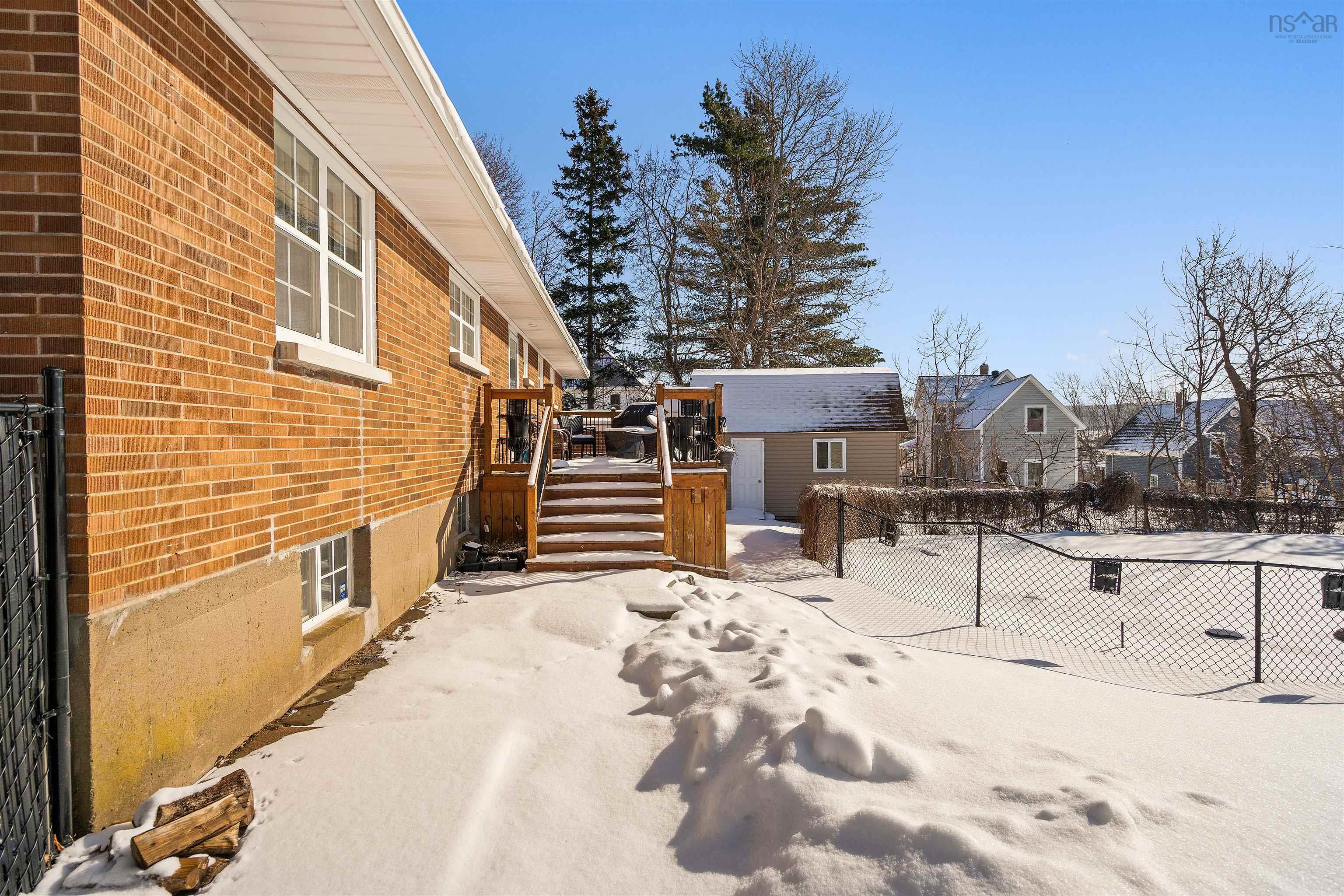$529,900.00: 11 Claremont Avenue, Stellarton