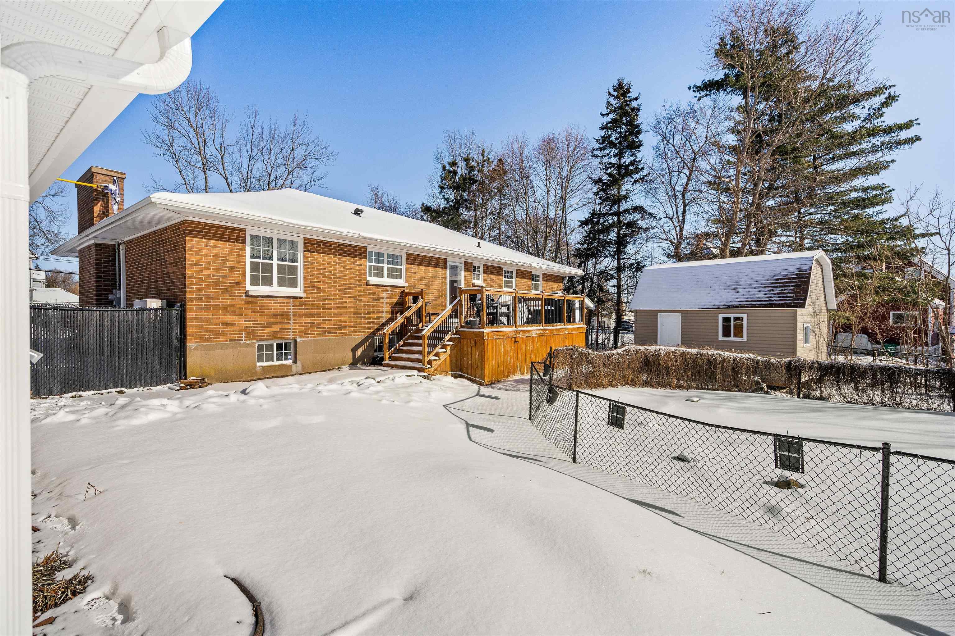 $529,900.00: 11 Claremont Avenue, Stellarton