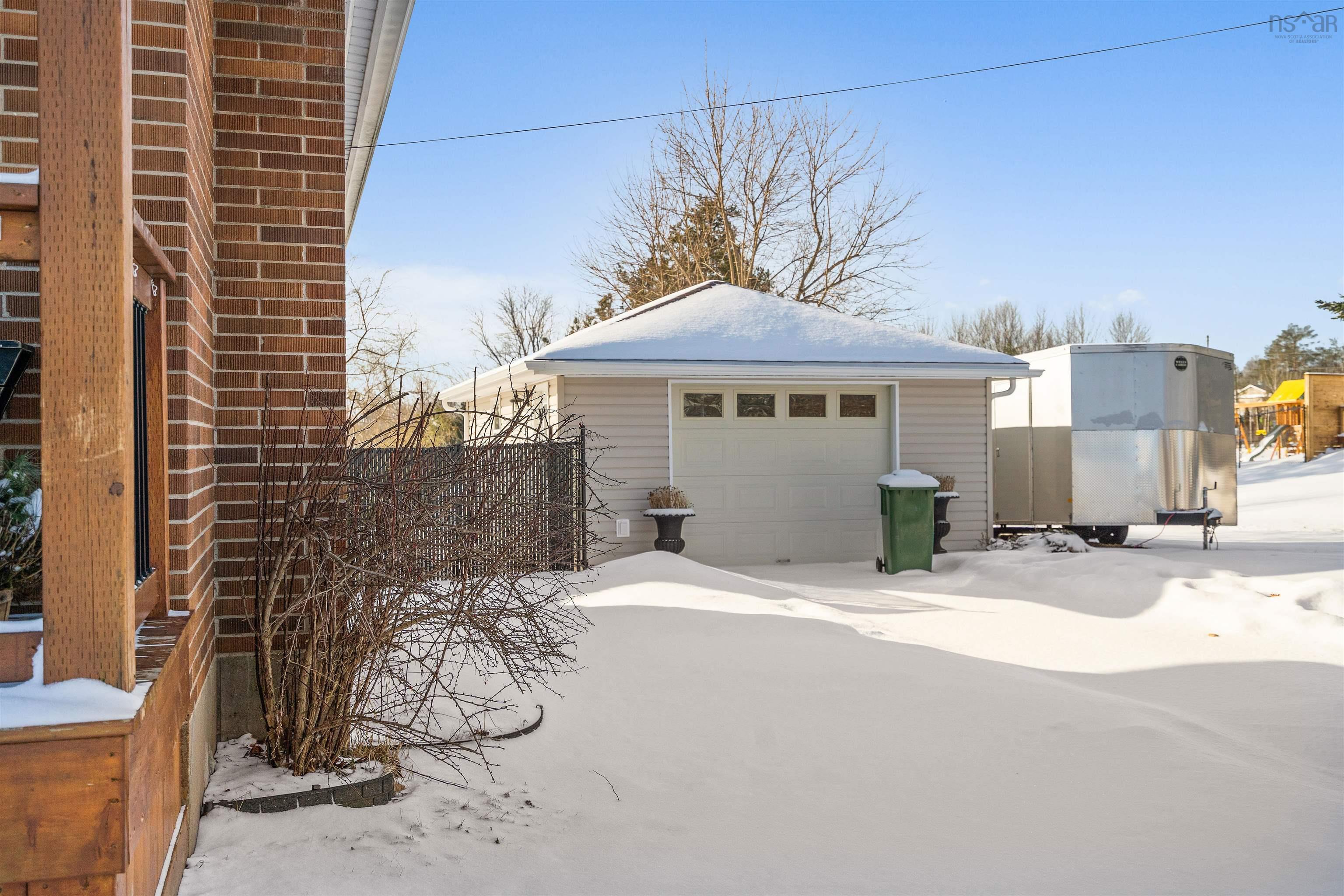 $529,900.00: 11 Claremont Avenue, Stellarton