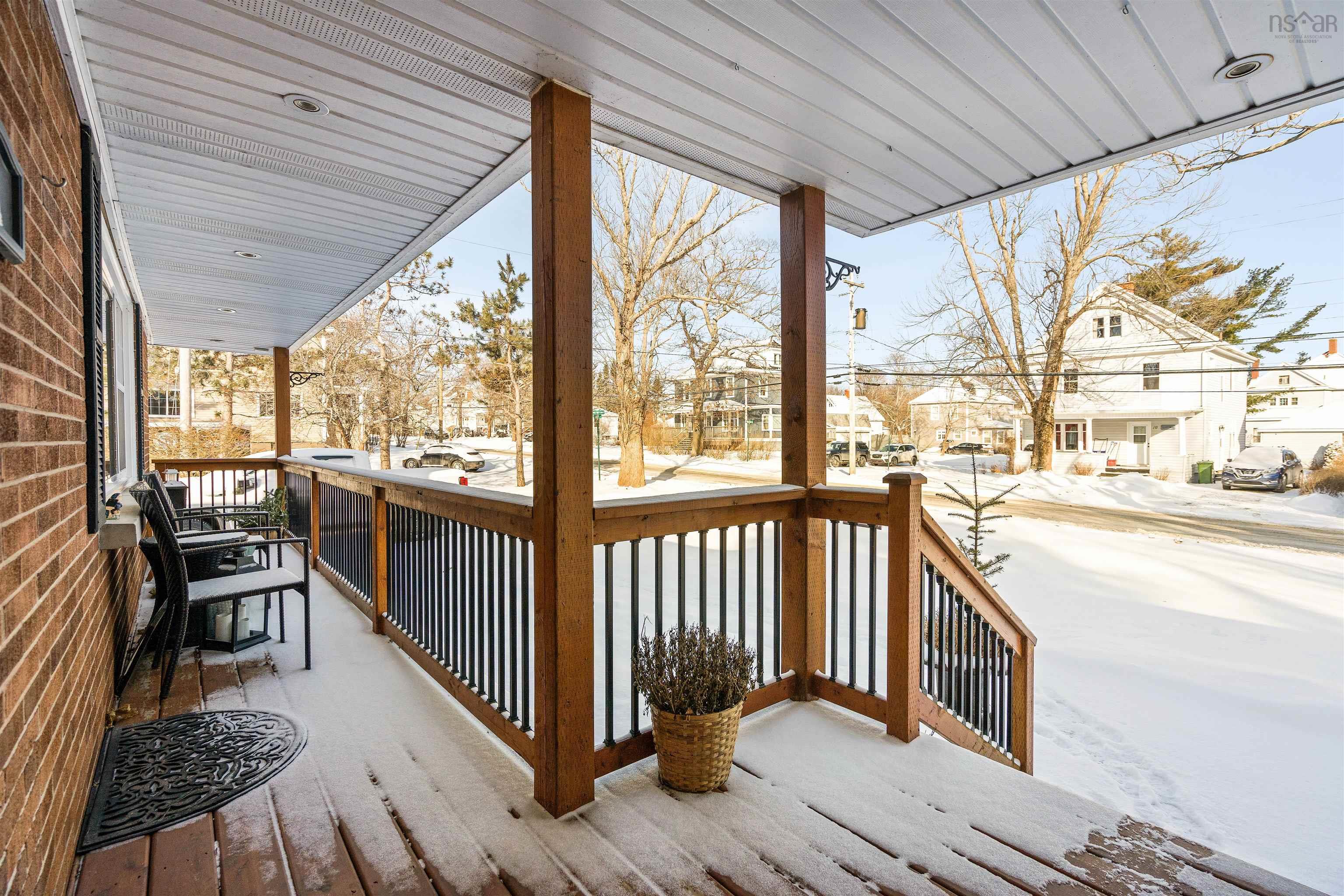 $529,900.00: 11 Claremont Avenue, Stellarton