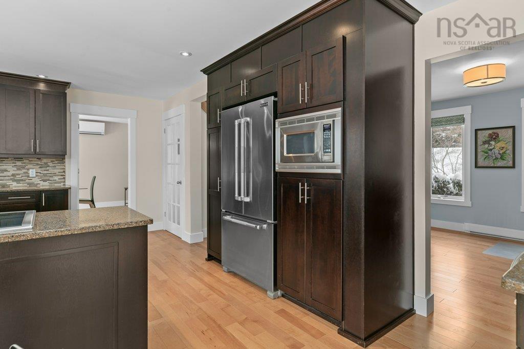 $699,000.00: 2 Kingsway Drive, Stillwater Lake