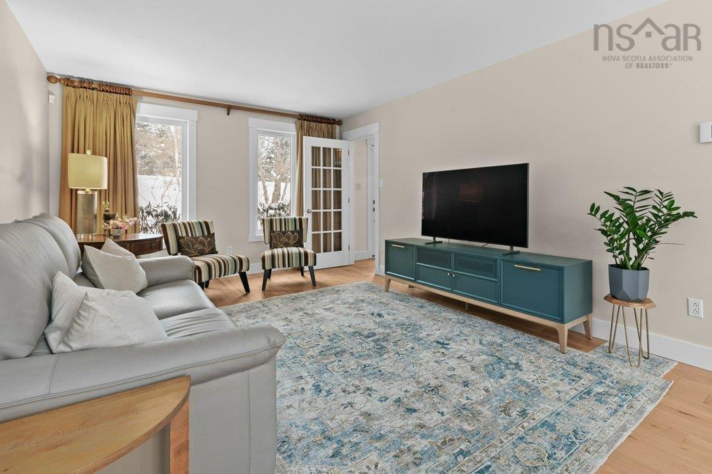 $699,000.00: 2 Kingsway Drive, Stillwater Lake