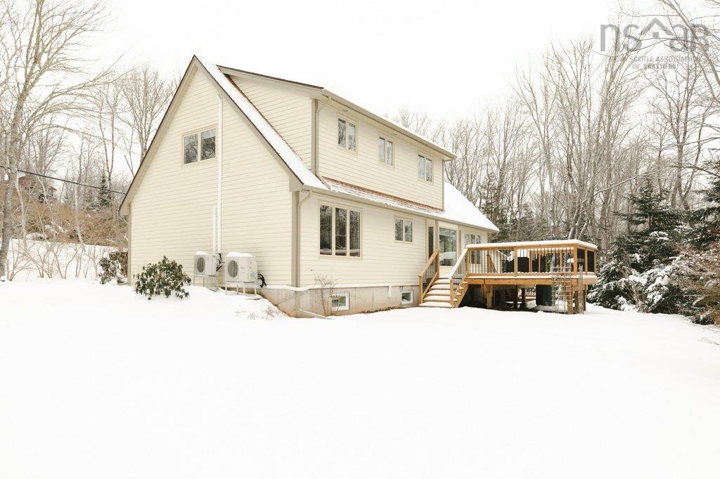 $699,000.00: 2 Kingsway Drive, Stillwater Lake