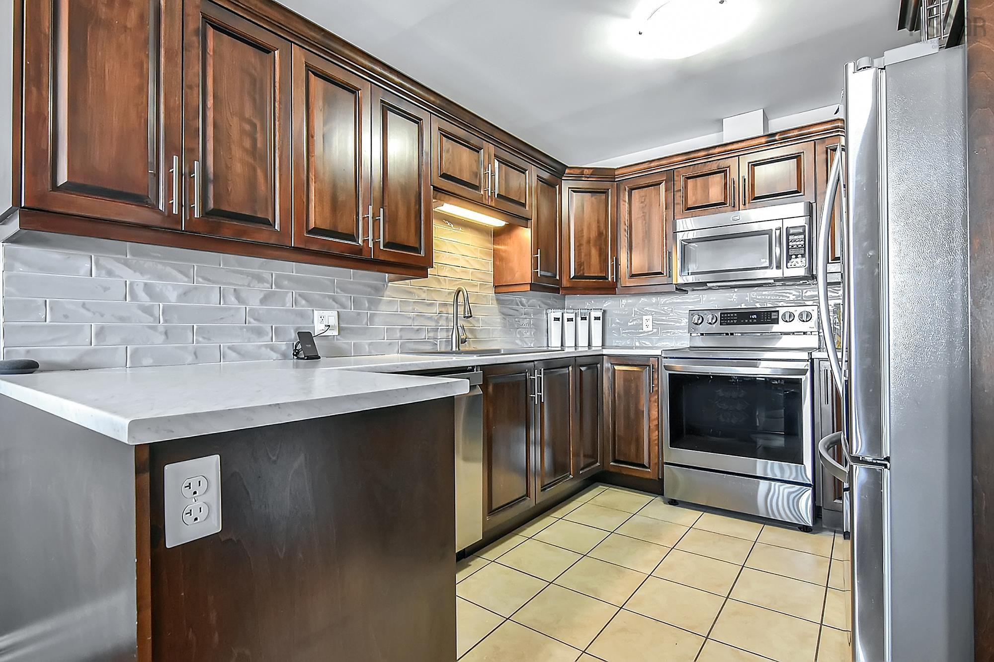 $464,900.00: 411 89 Pebblecreek Crescent, Dartmouth