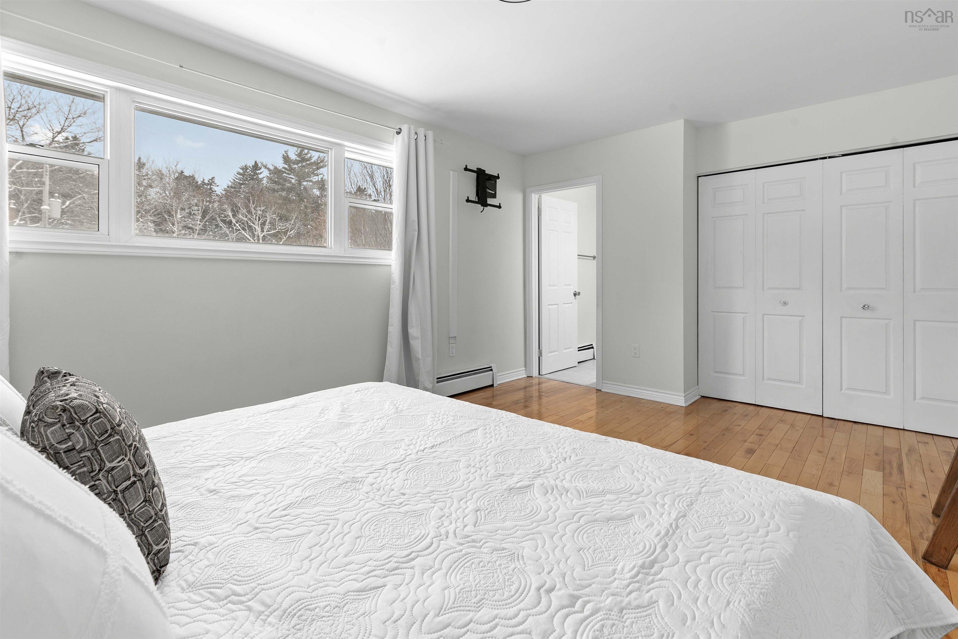 $589,900.00: 150 Millrun Crescent, Bedford