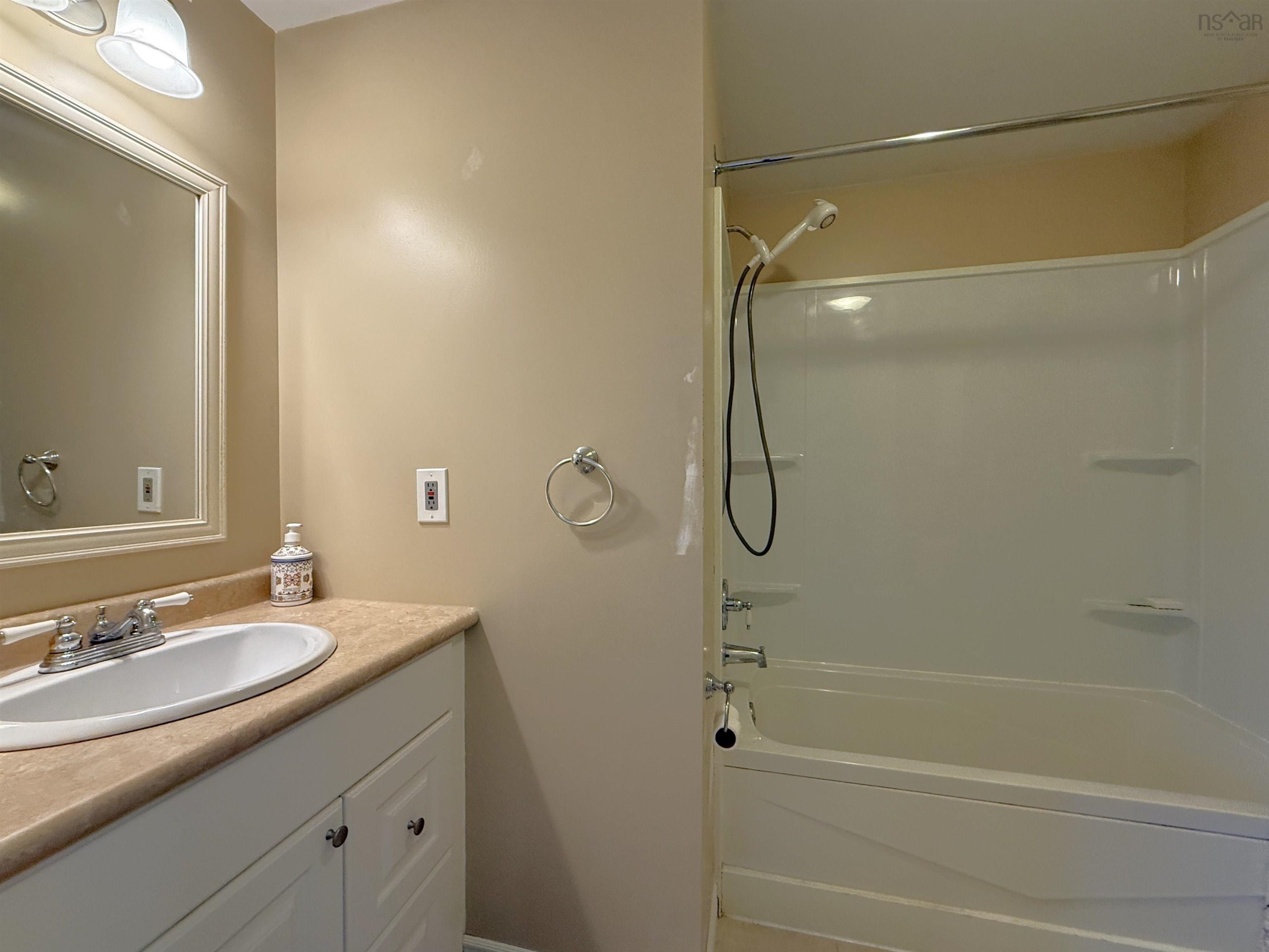 $194,900.00: 290 SEASONS DRIVE, Bridgewater