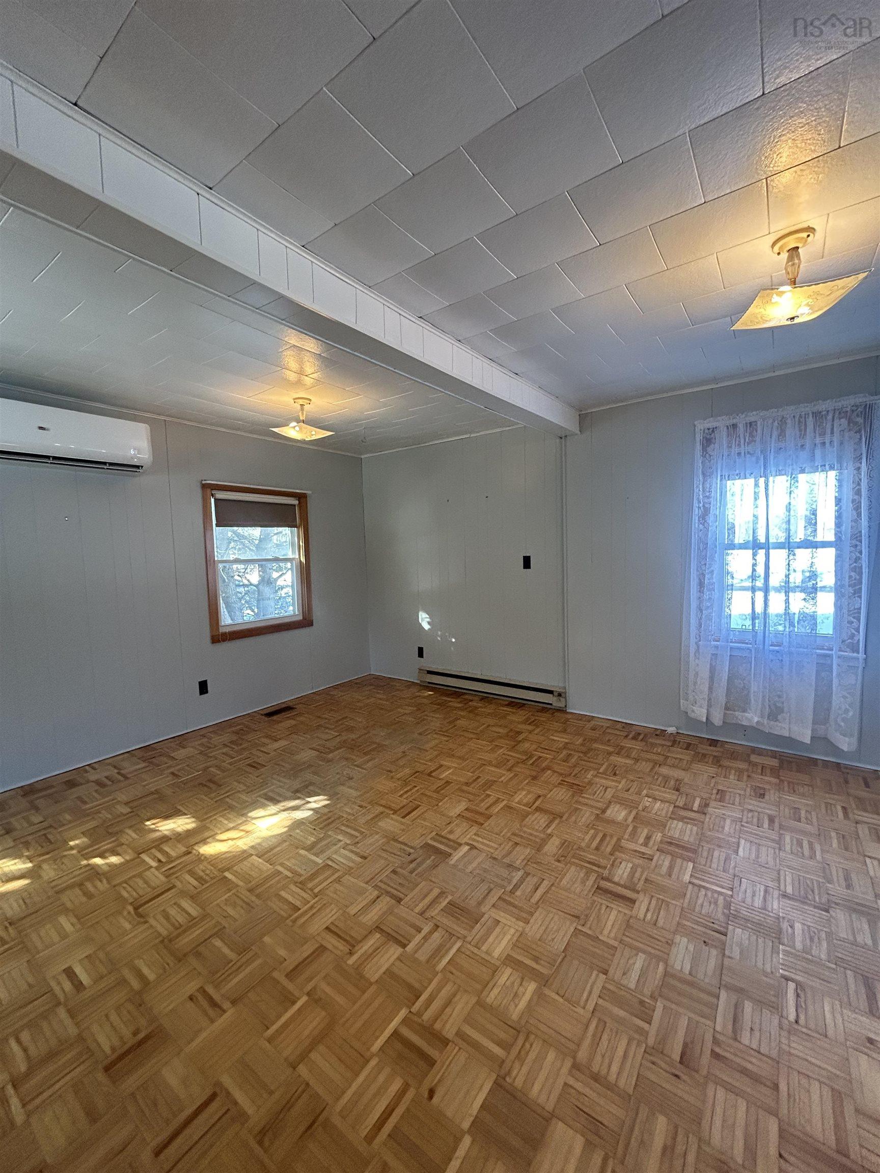 $158,000.00: 404 Lower Main Street, Oxford