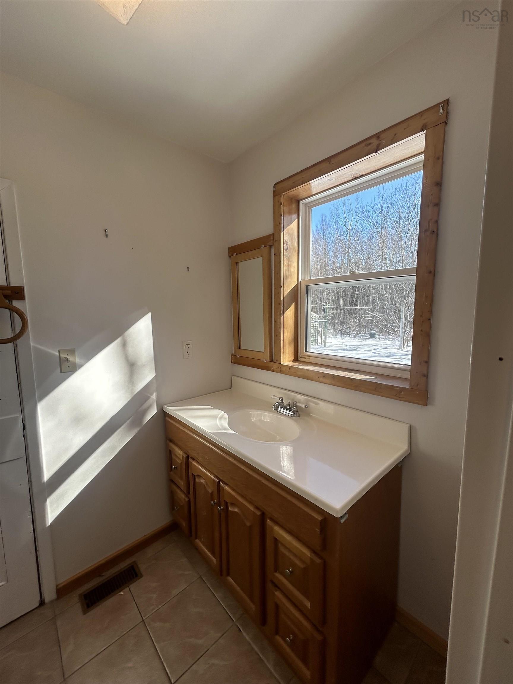 $158,000.00: 404 Lower Main Street, Oxford