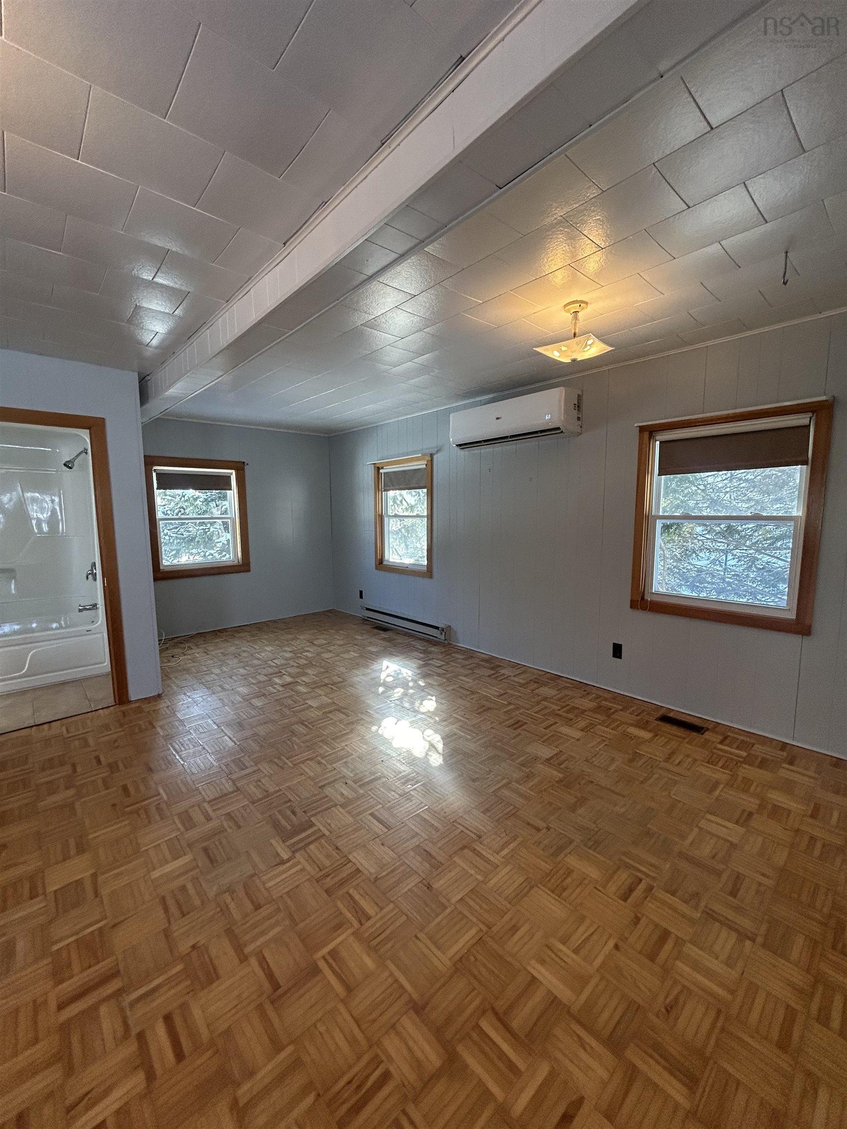 $158,000.00: 404 Lower Main Street, Oxford