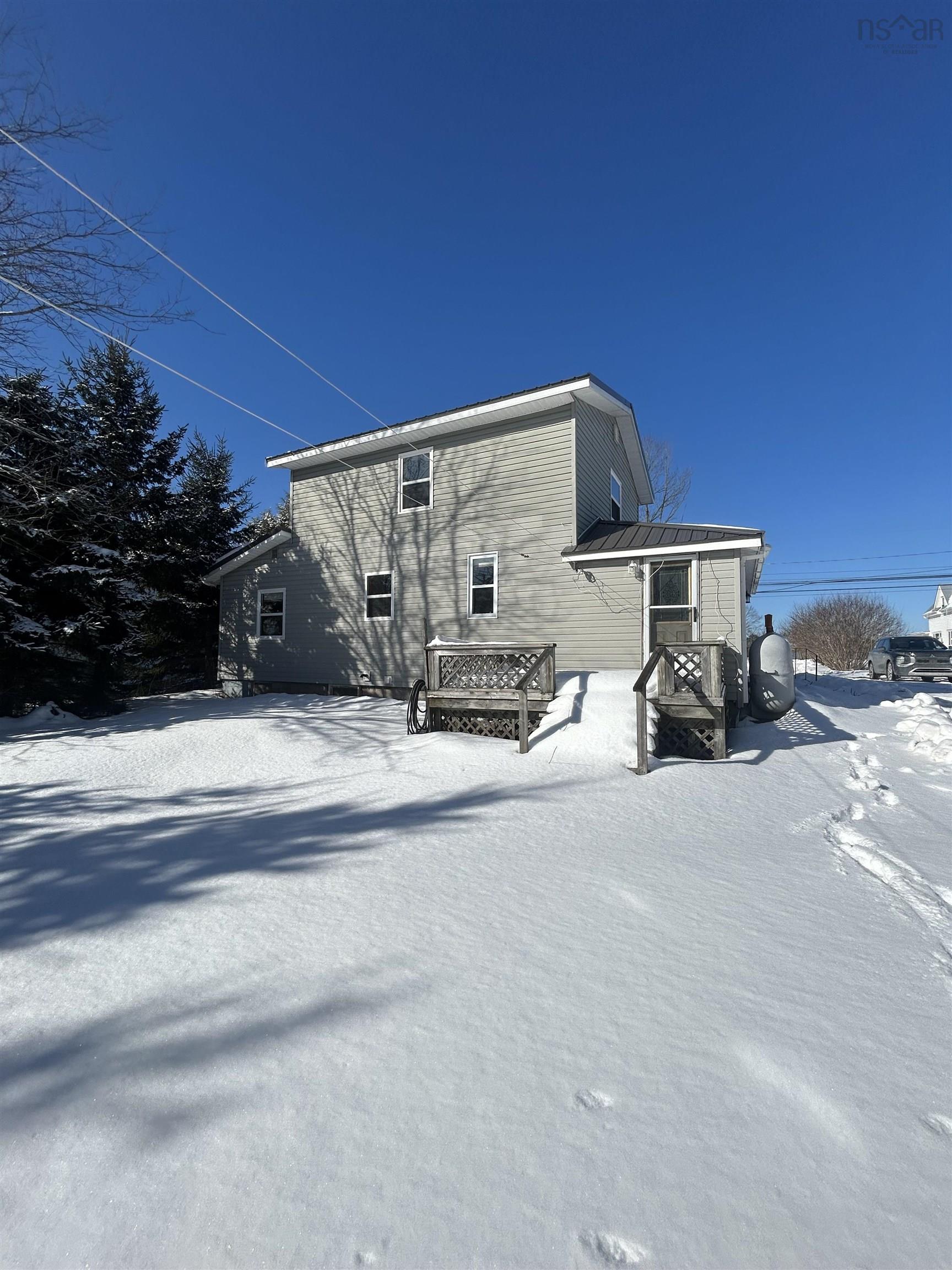$158,000.00: 404 Lower Main Street, Oxford