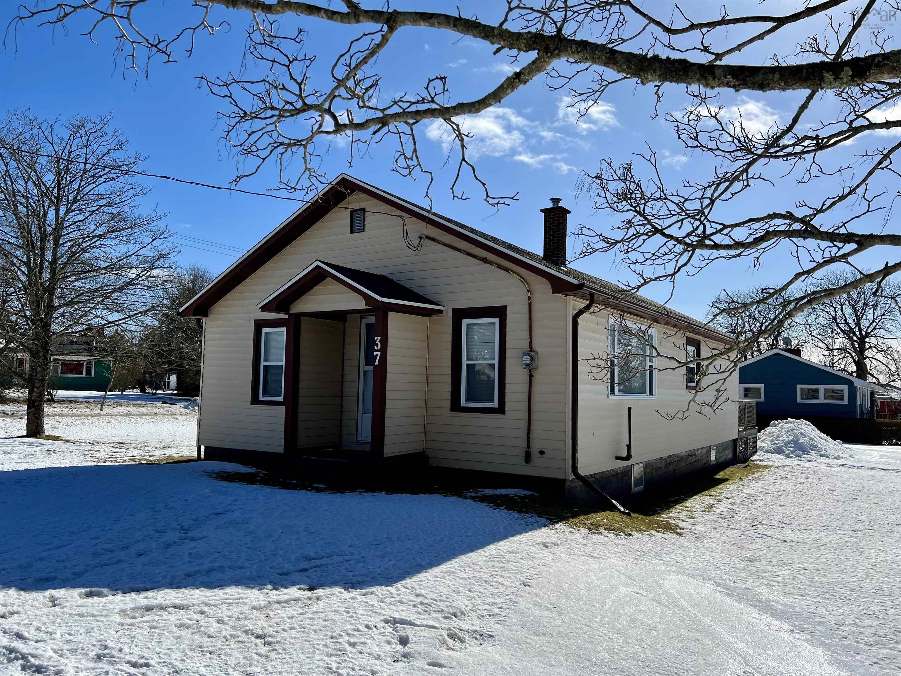 $220,000.00: 37 Elm Street, Yarmouth