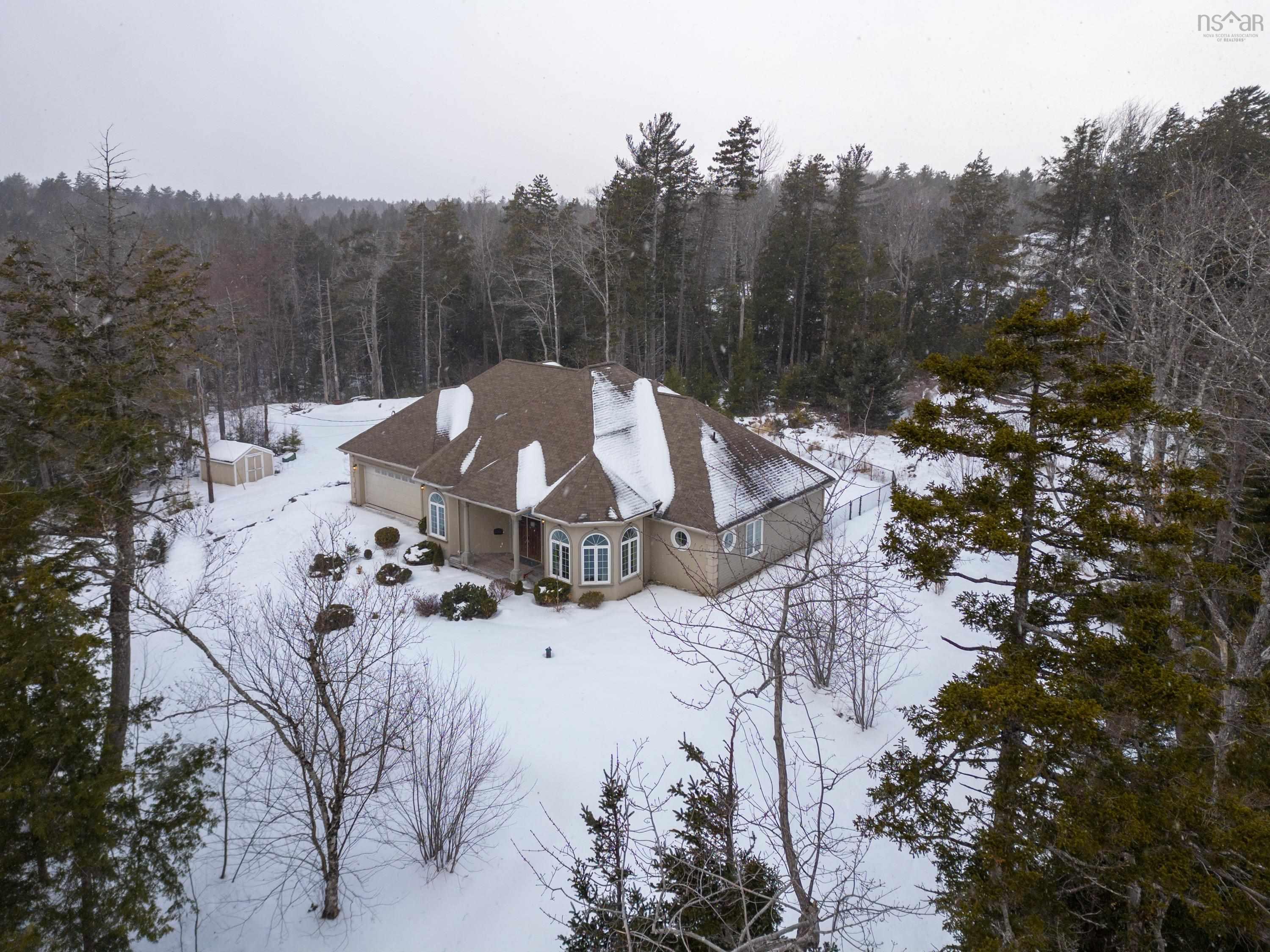 $759,900.00: 6125 Highway 2, Oakfield