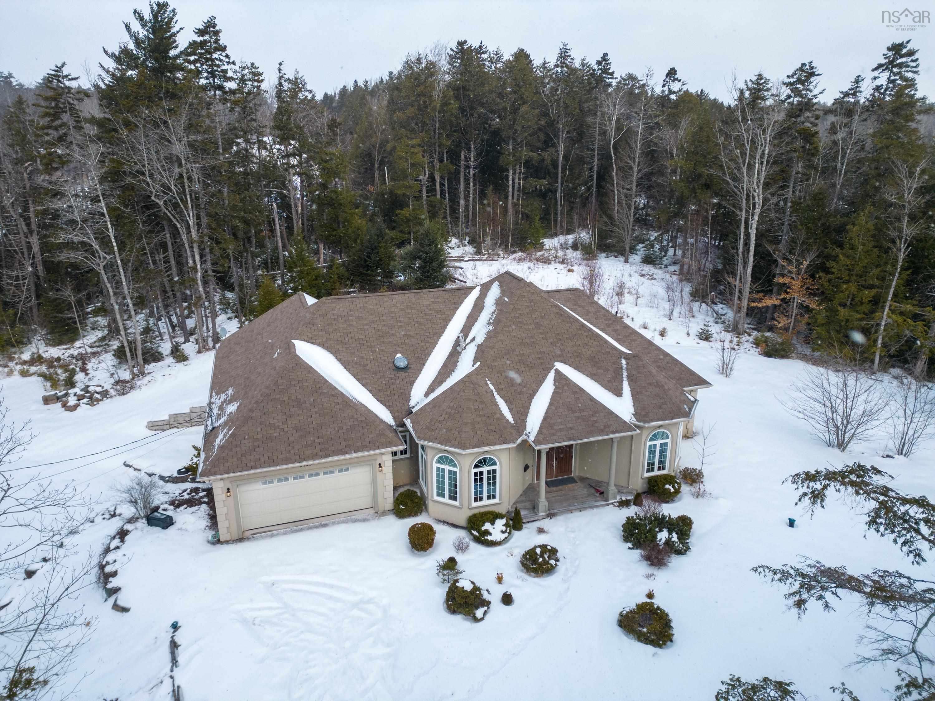 $759,900.00: 6125 Highway 2, Oakfield