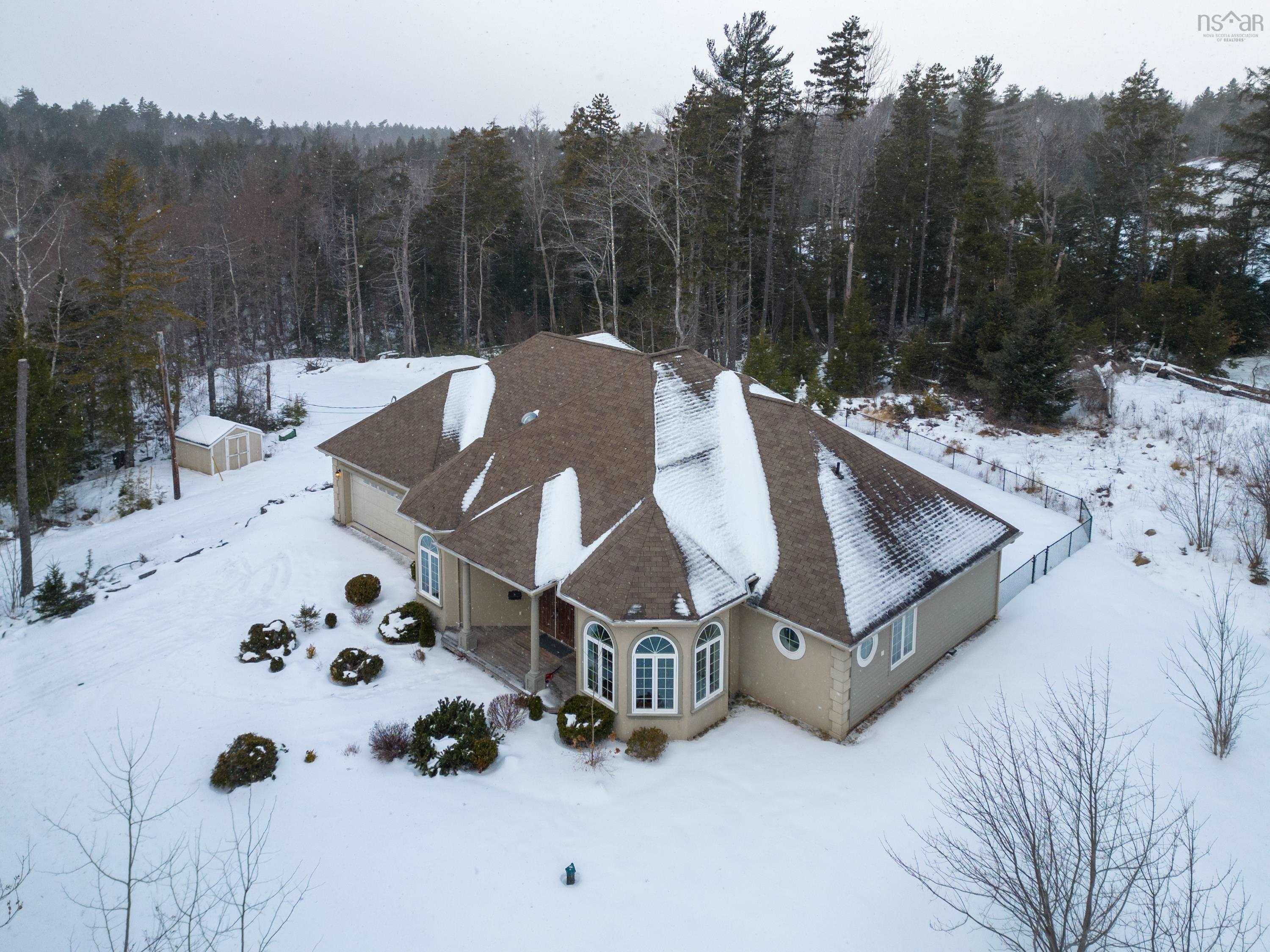 $759,900.00: 6125 Highway 2, Oakfield