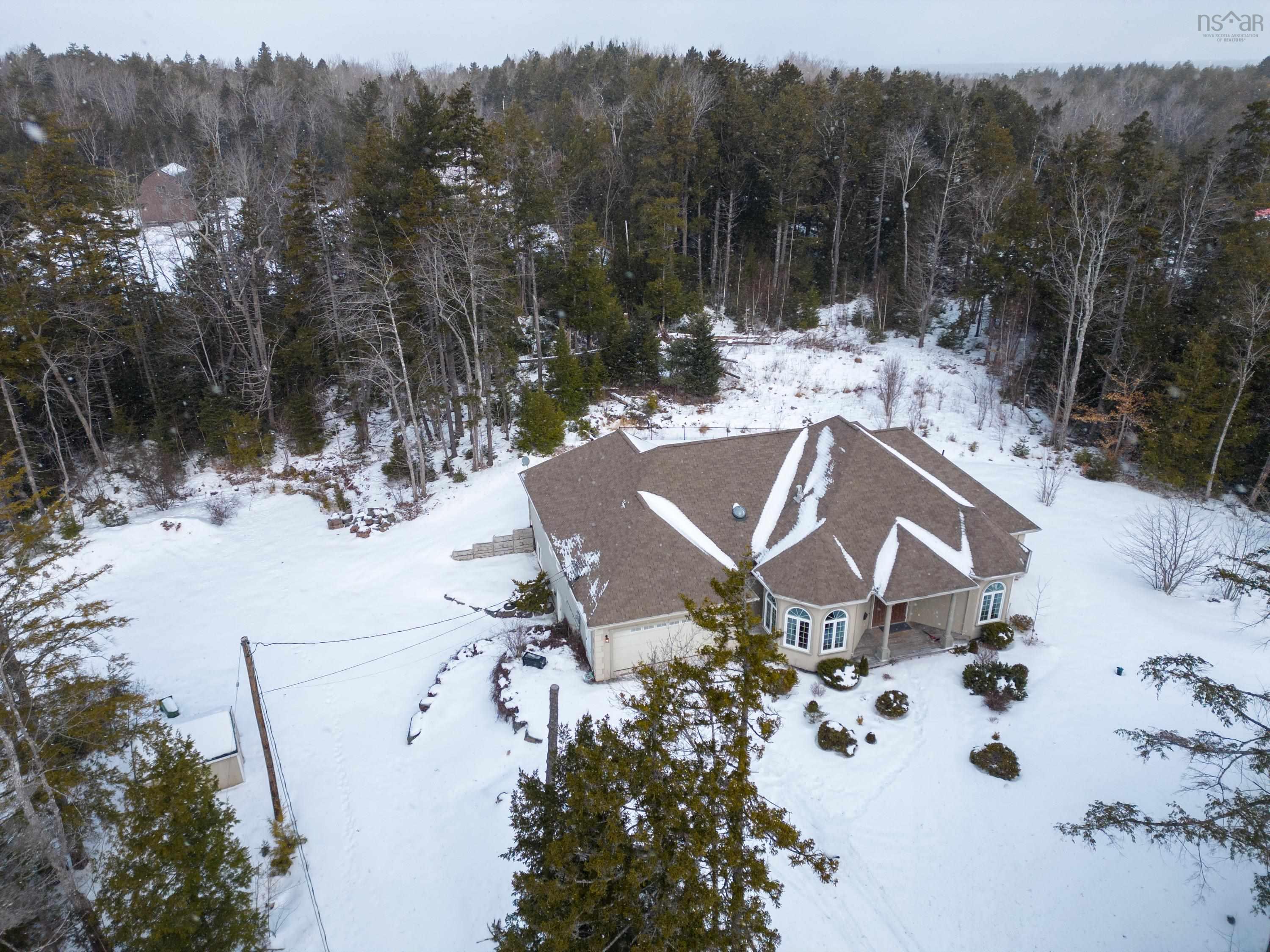 $759,900.00: 6125 Highway 2, Oakfield